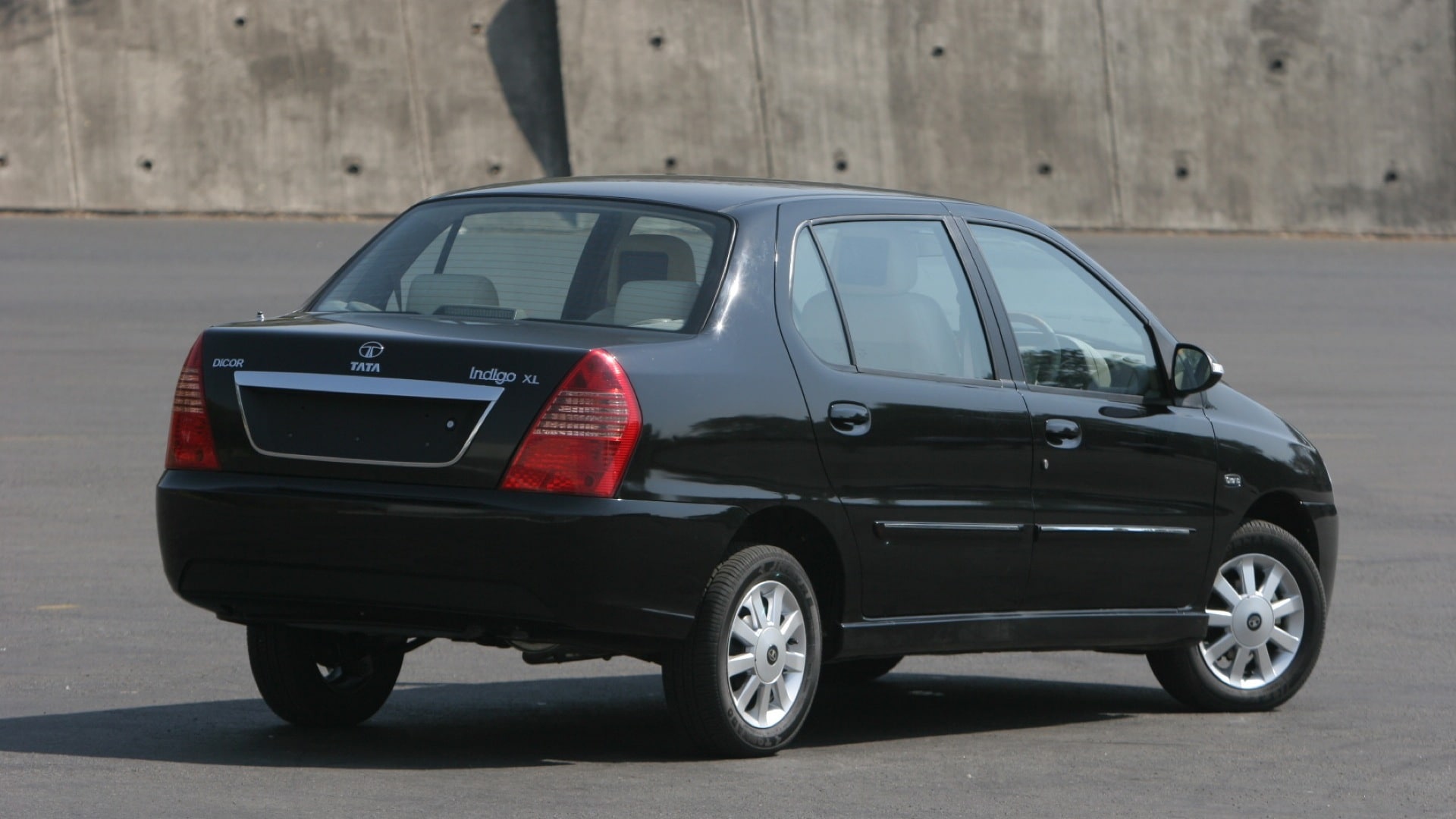 Tata-Indigo-xl-2013-CR4-Compare