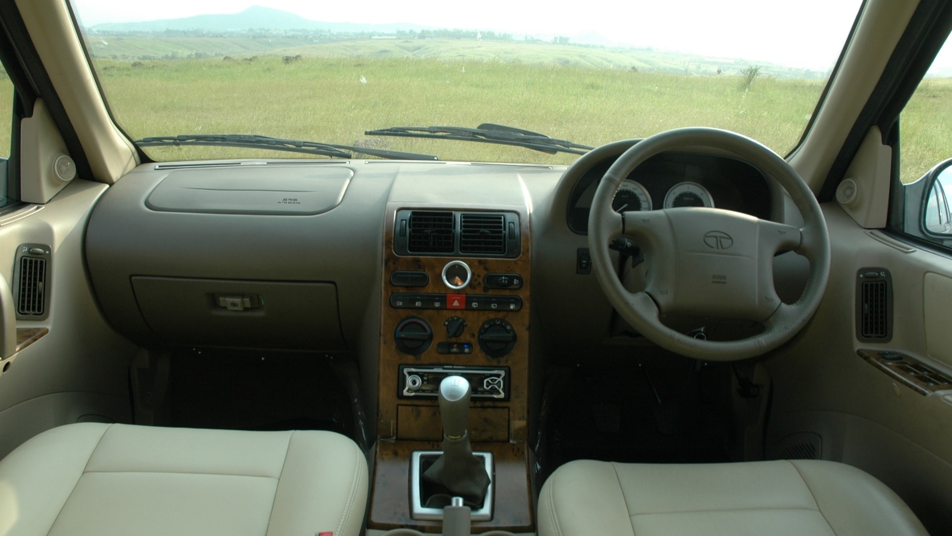 Tata-Safari-2013-2-2-Dicor-LX-2WD-Compare