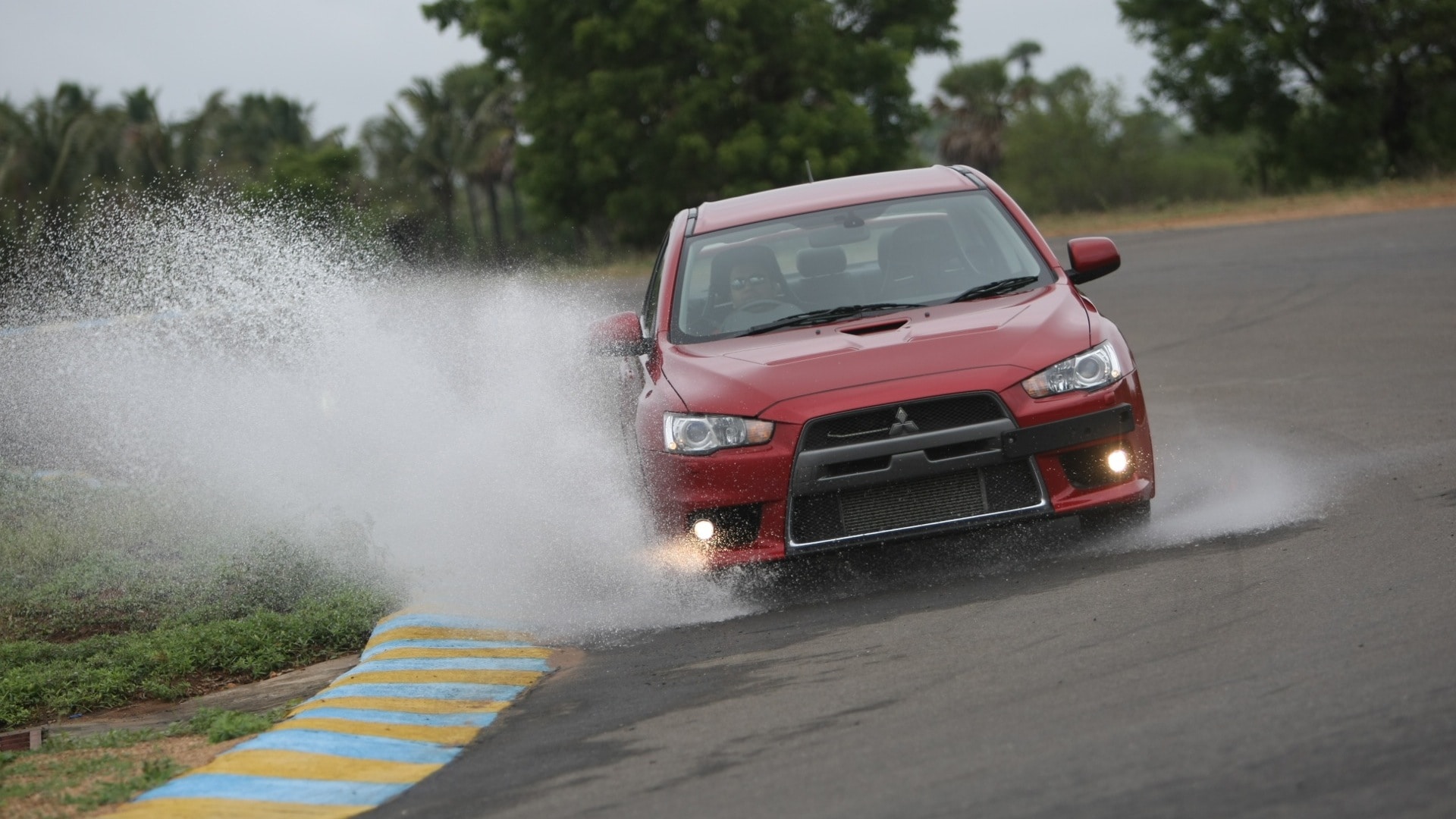Mitsubishi-Evolution-x-2013-STD-Exterior