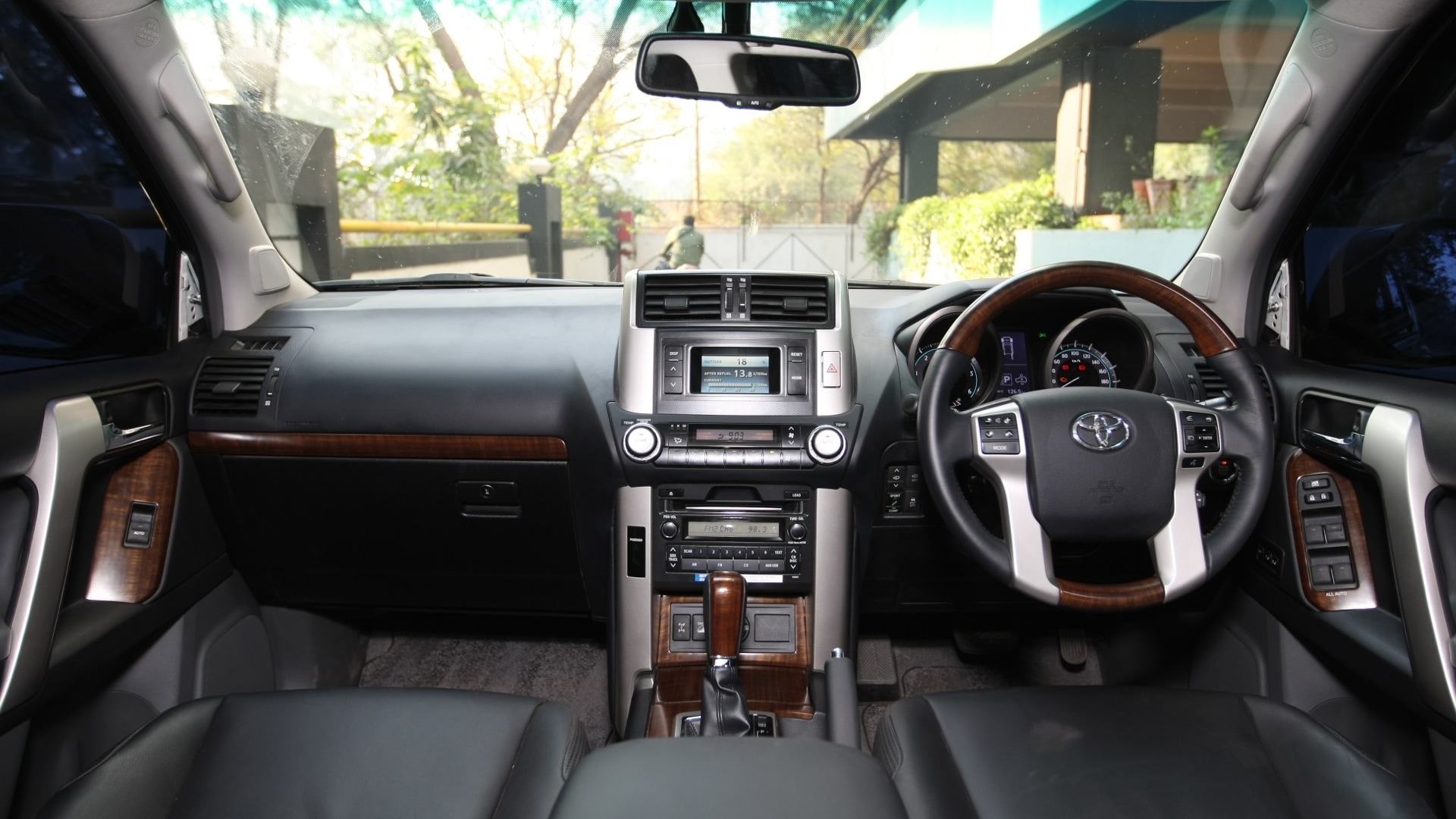 Toyota-Land-Cruiser-Prado-2013-STD-Compare