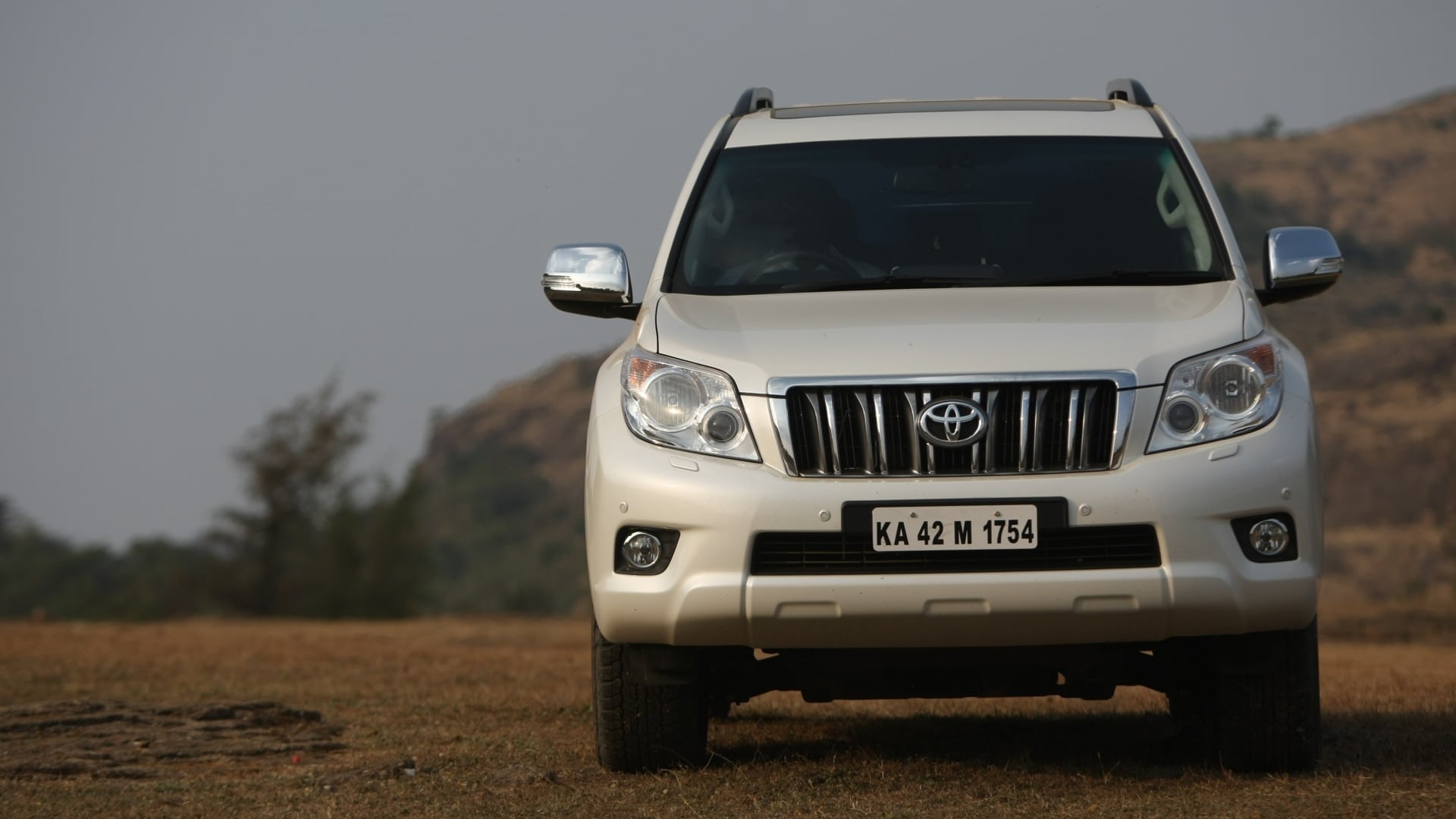 Toyota-Land-Cruiser-Prado-2013-STD-Compare