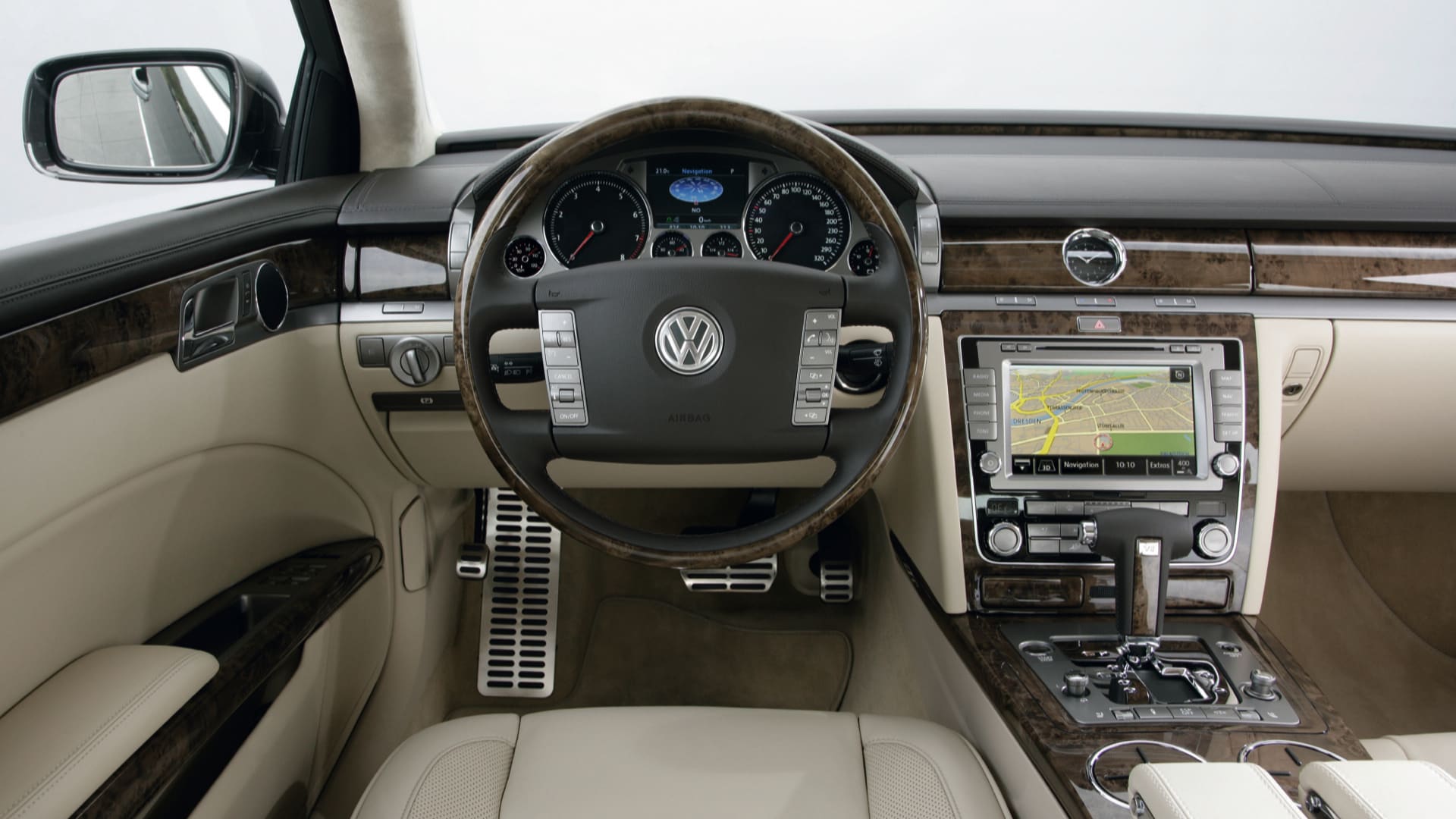 Volkswagen-Phaeton-2013-Phaeton-Compare