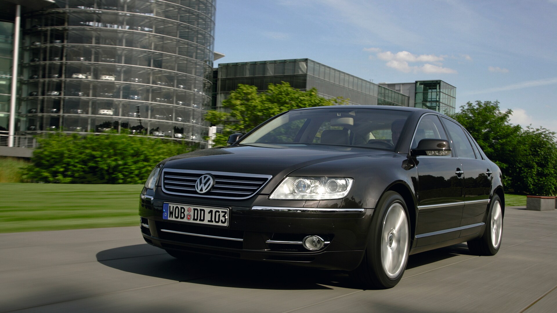 Volkswagen-Phaeton-2013-Phaeton-Compare