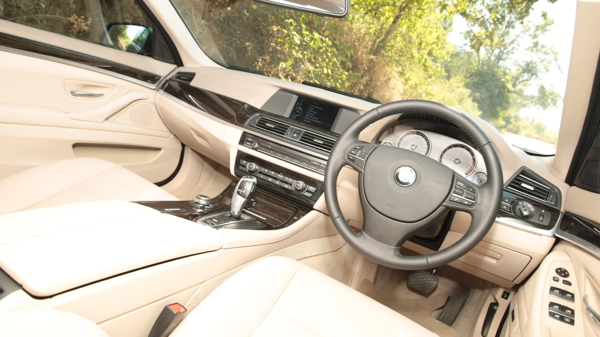 BMW-5-Series-2012-520d-Interior
