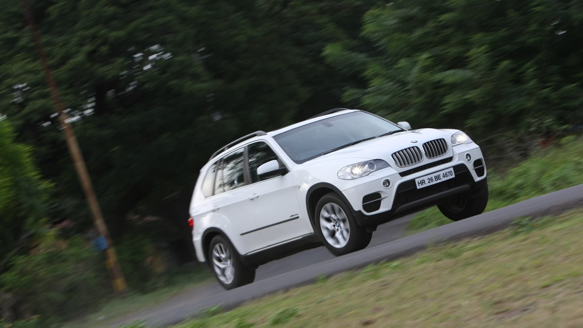 BMW-X5-2013-xDrive5-0i-Exterior