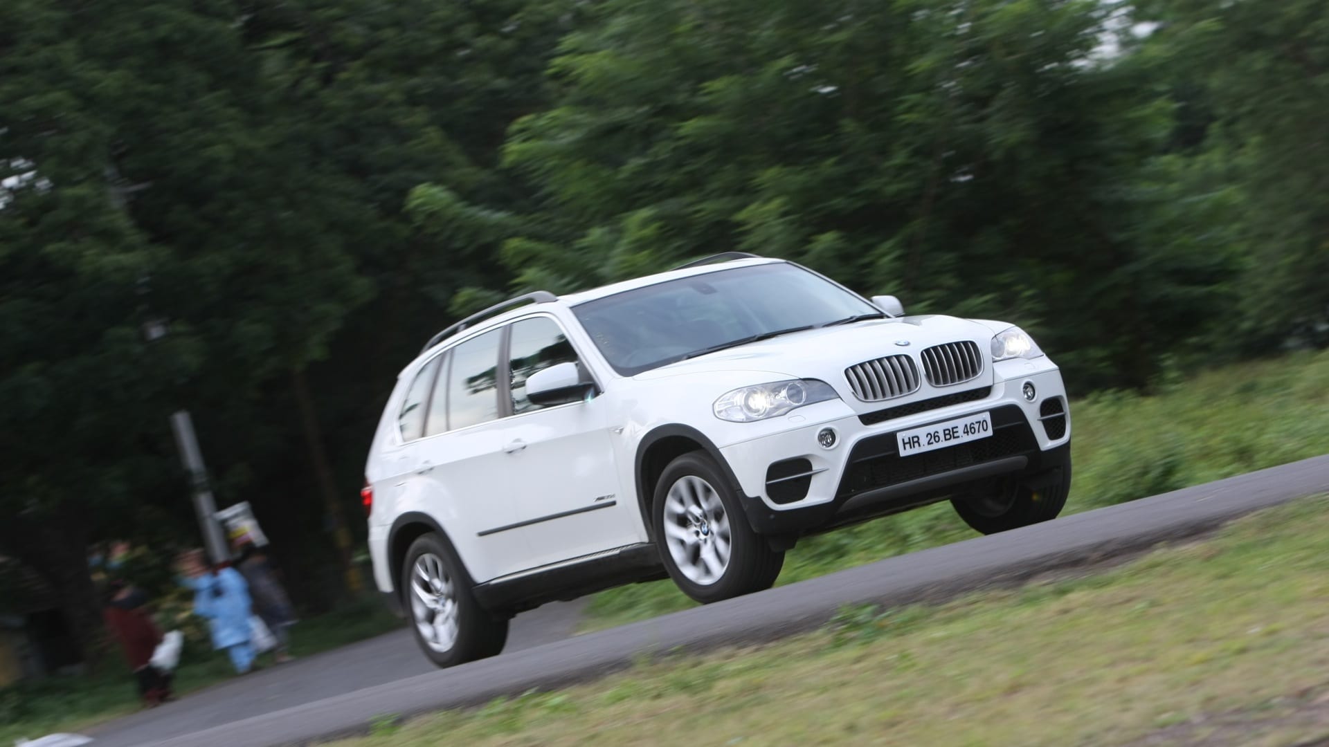 BMW-X5-2013-xDrive5-0i-Exterior