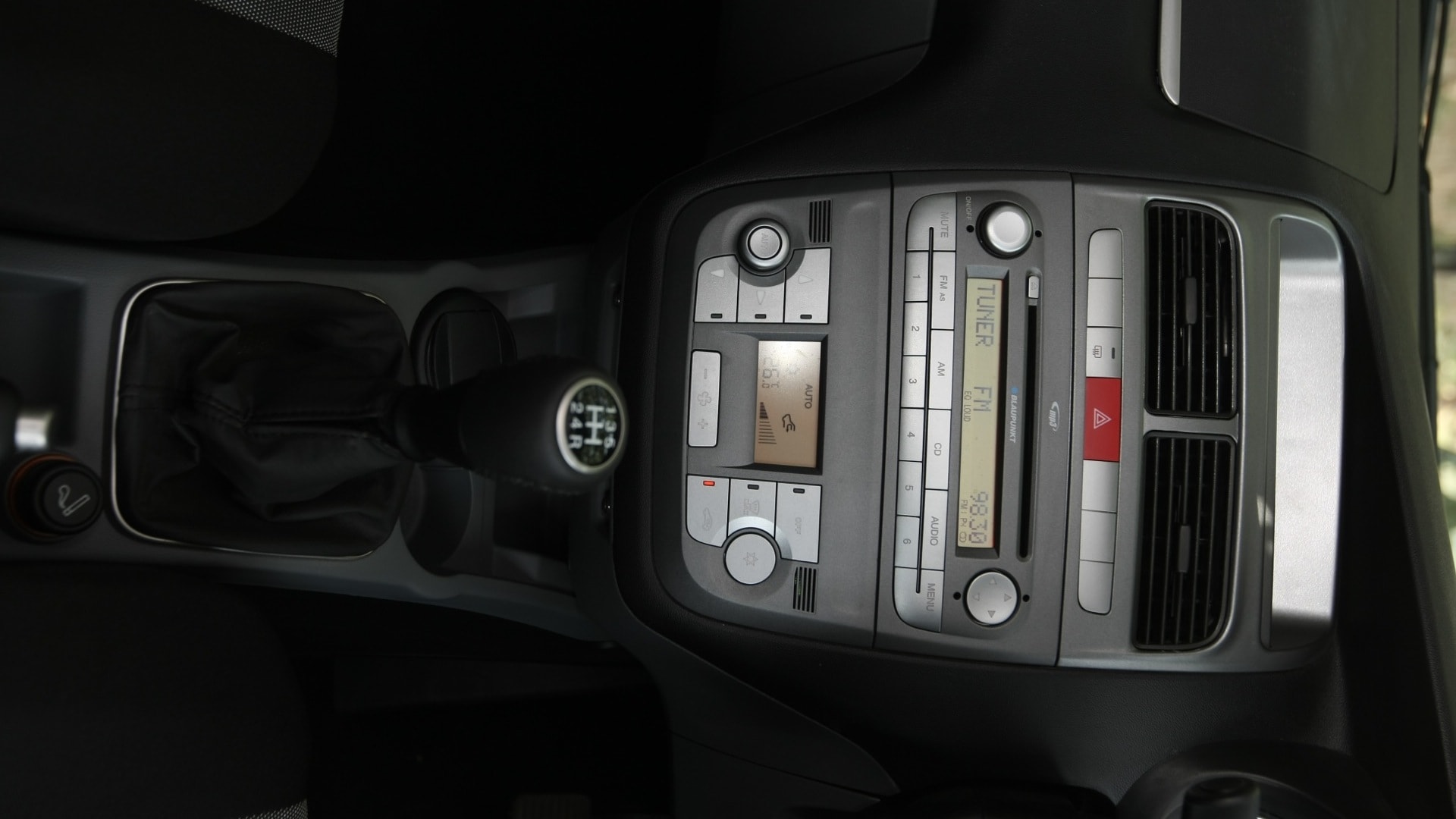 Fiat-Grande-Punto-2012-Fire-Emotion-Interior