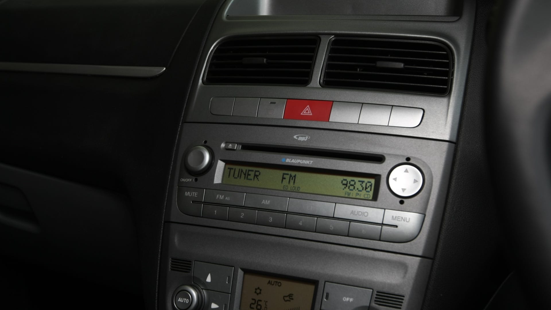 Fiat-Grande-Punto-2012-Fire-Emotion-Interior