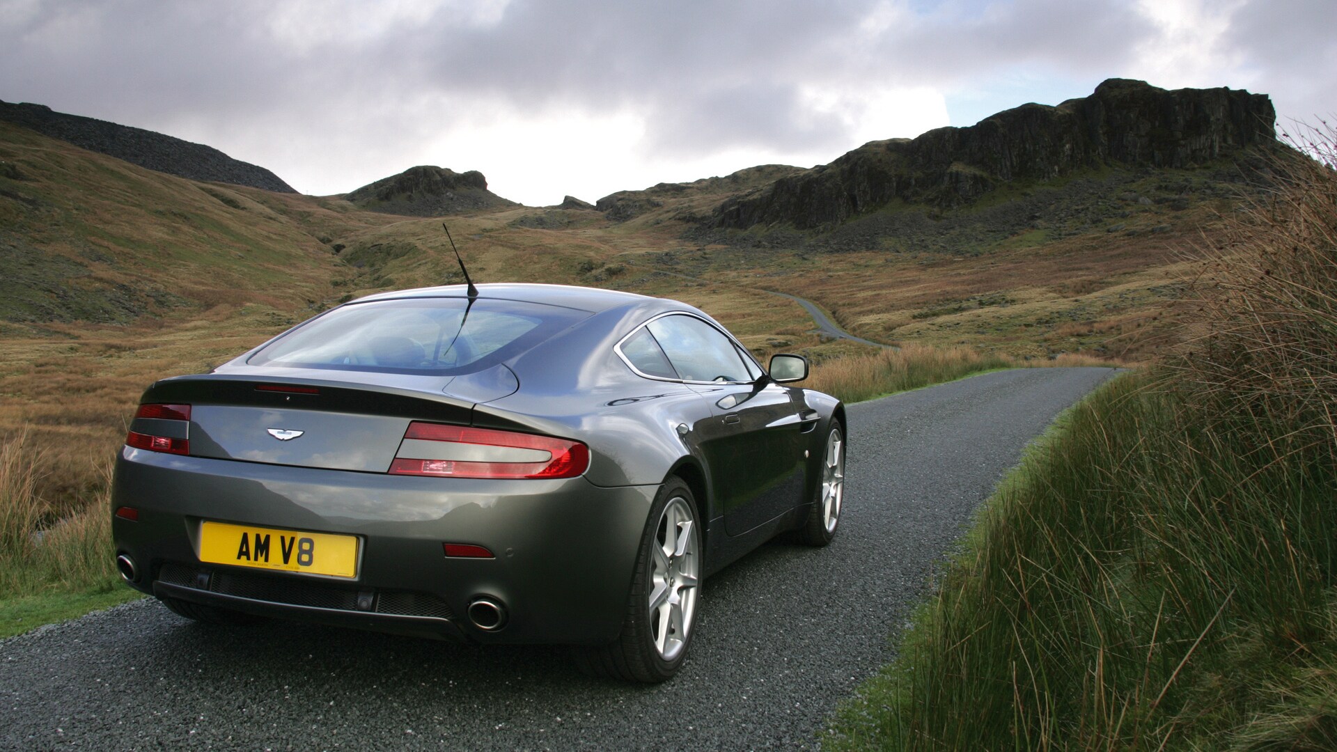 Aston Martin  Vantage V8 Exterior
