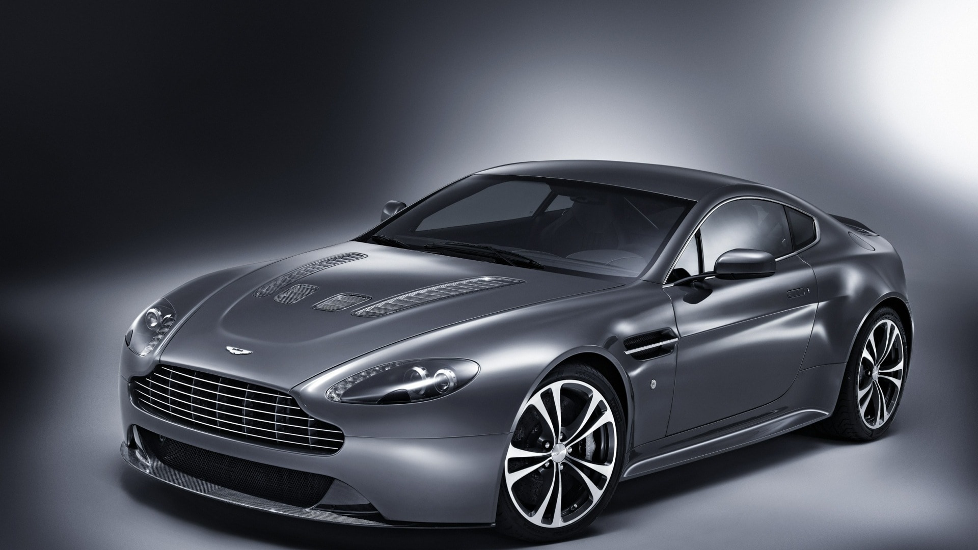 Aston Martin  Vantage V12 Exterior
