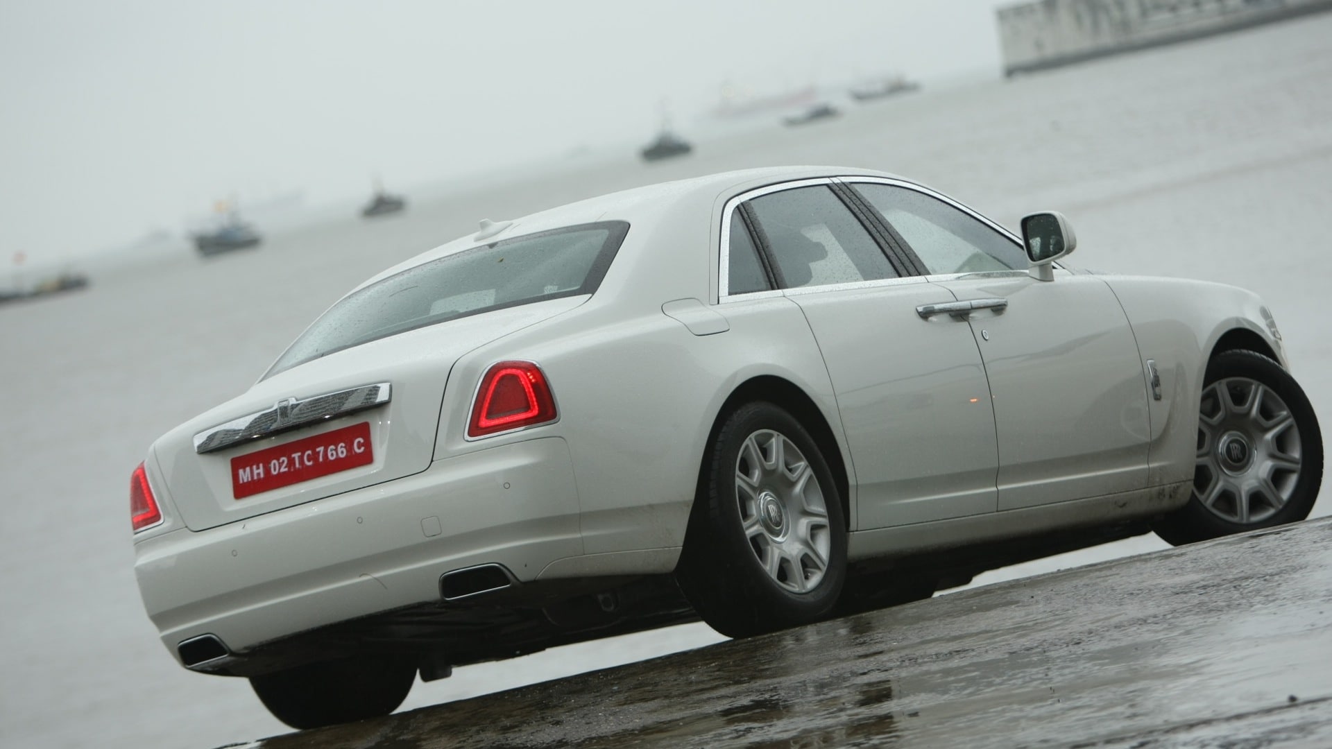 Rolls Royse-Phantom-2013-STD-Exterior