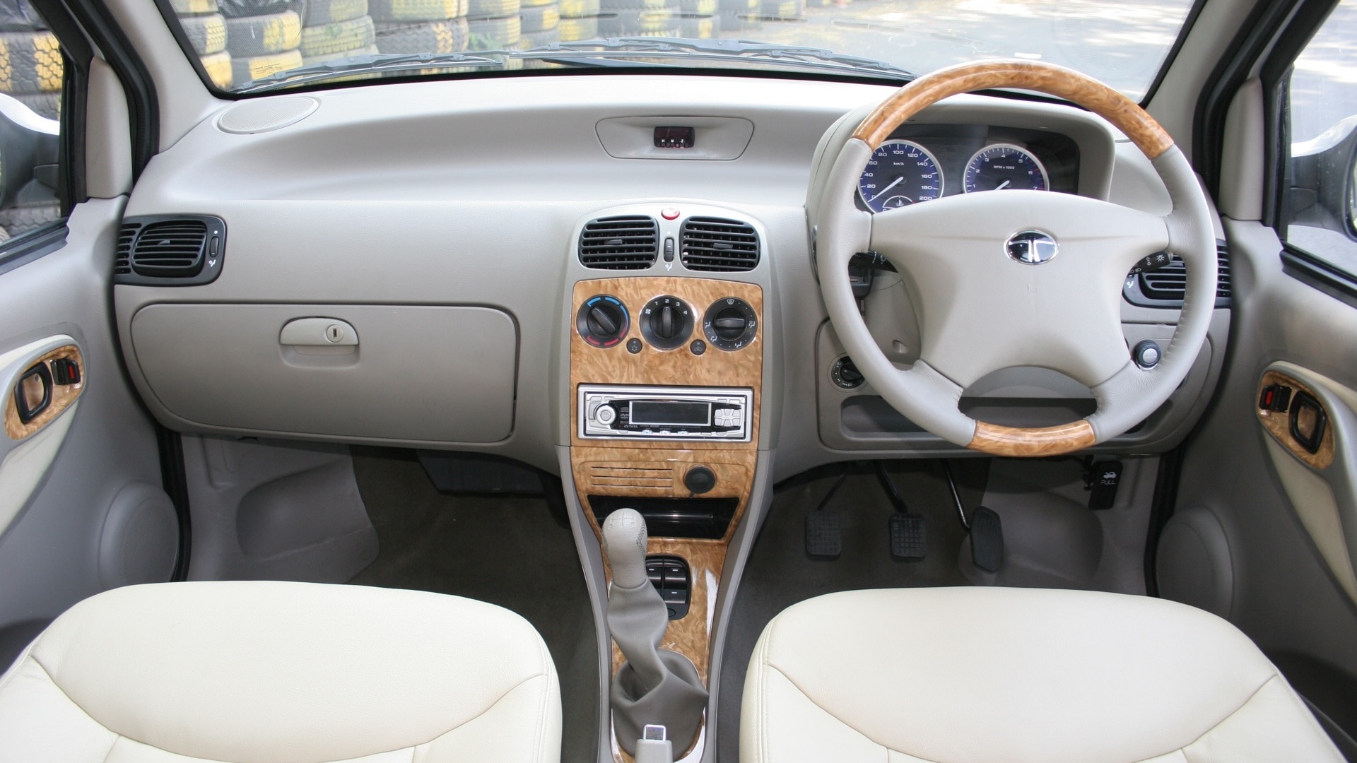 Tata Indigo-xl-2013-CR4 Exterior