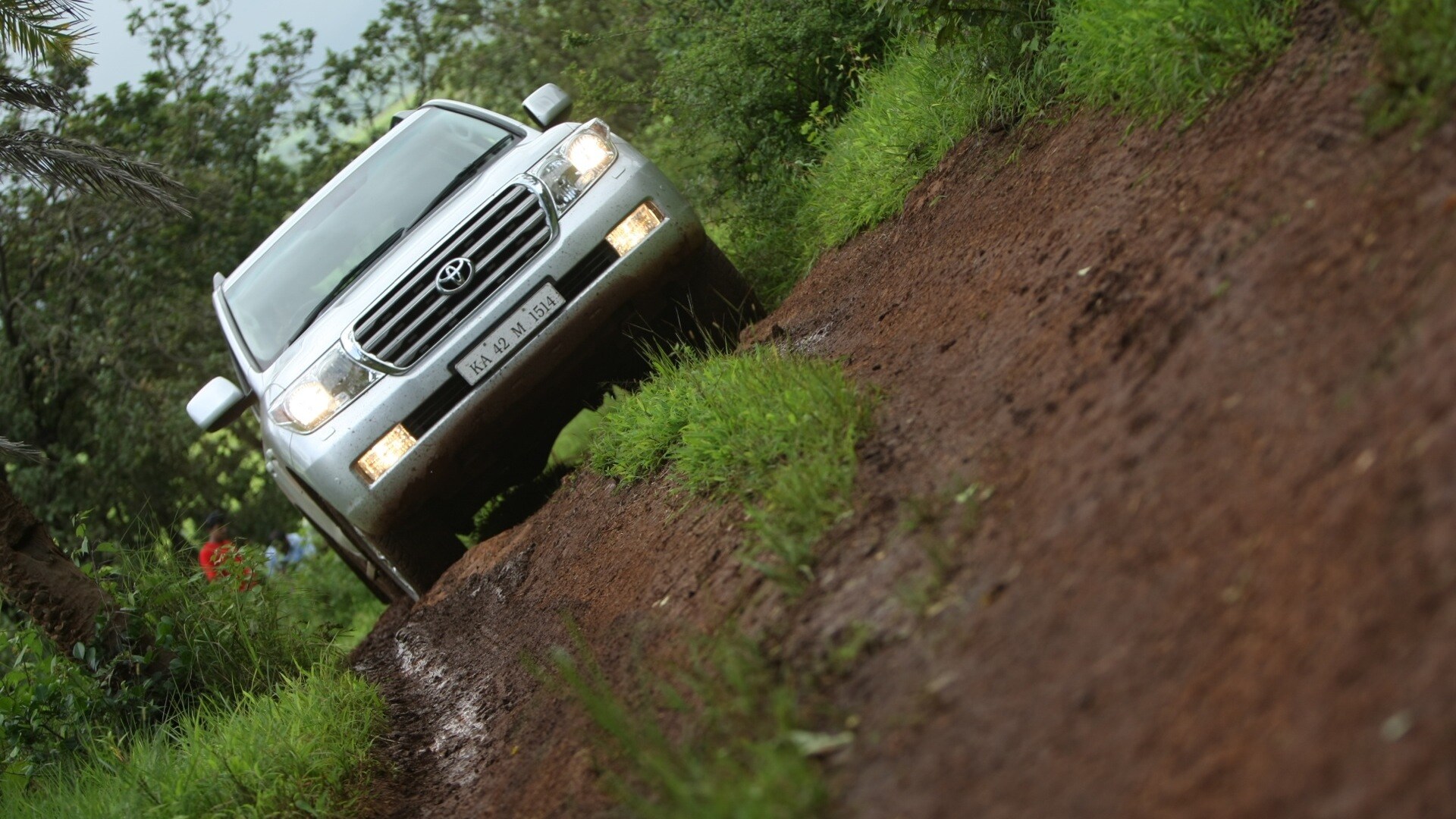 Toyata Land Cruiser-2013-200-VX-STD Exterior