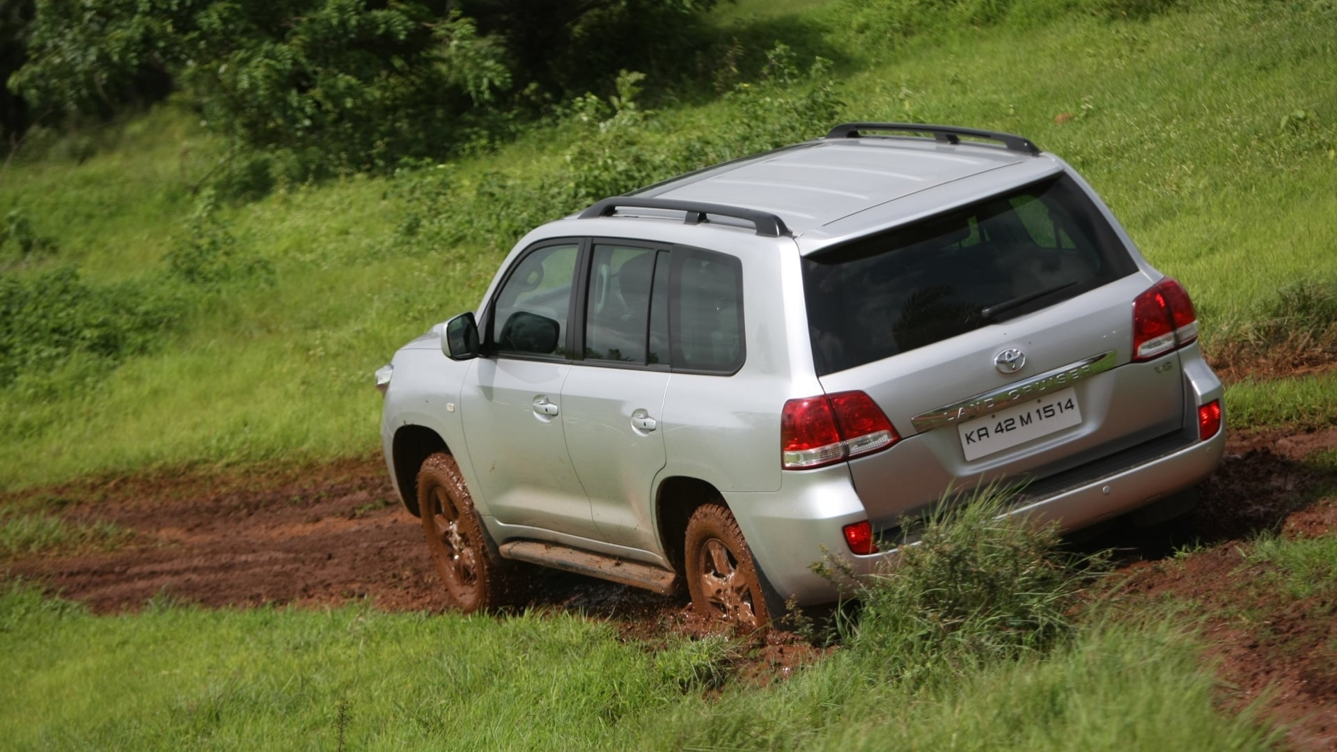 Toyata Land Cruiser-2013-200-VX-STD Exterior