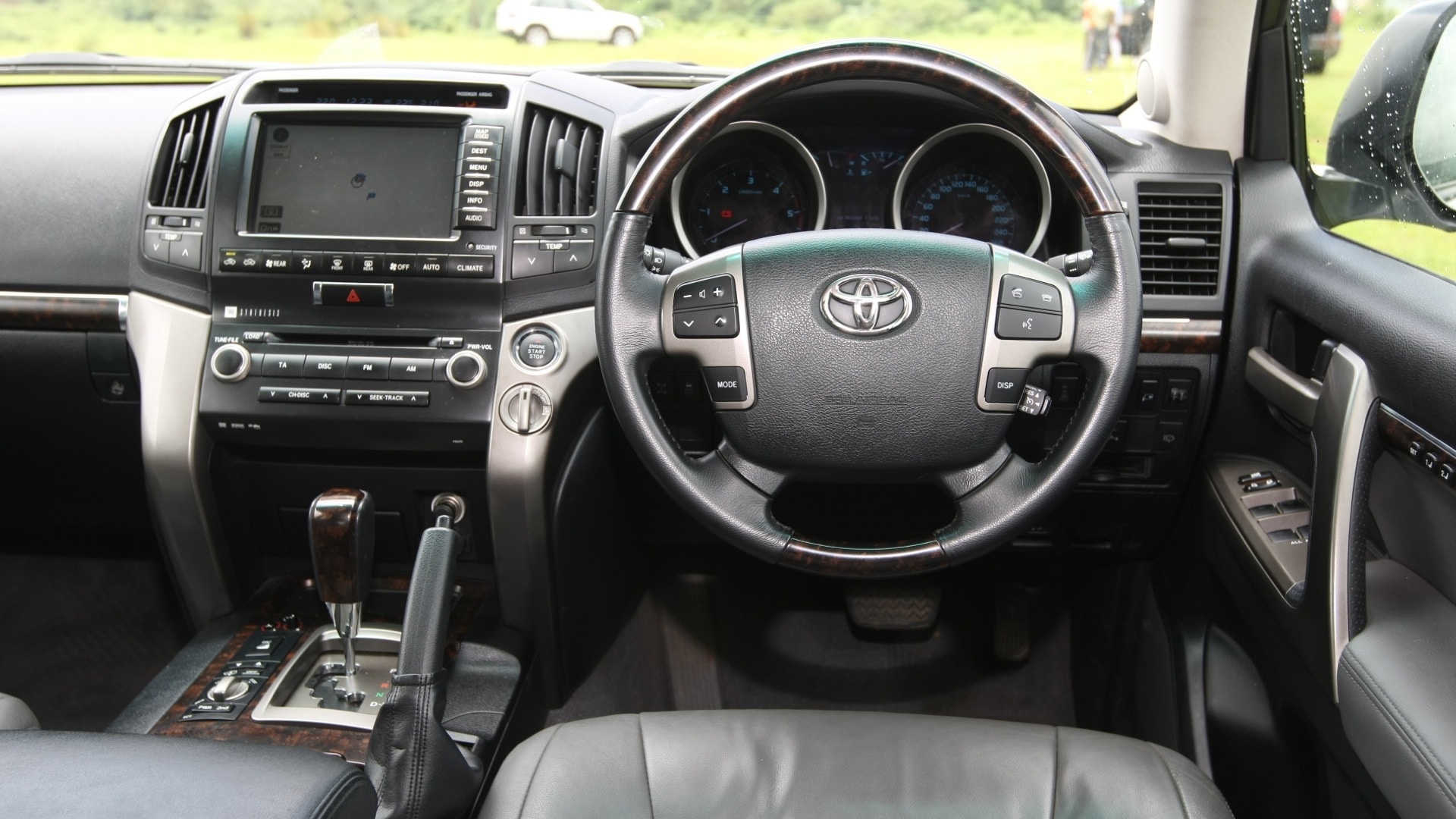 Toyata Land Cruiser-2013-200-VX-STD Exterior