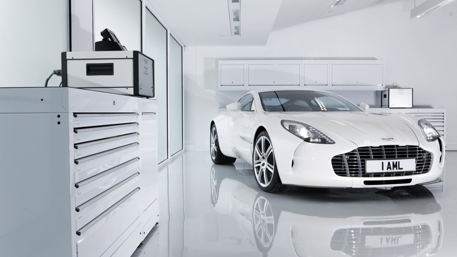 Aston Martin-One-77-2013-STD Exterior