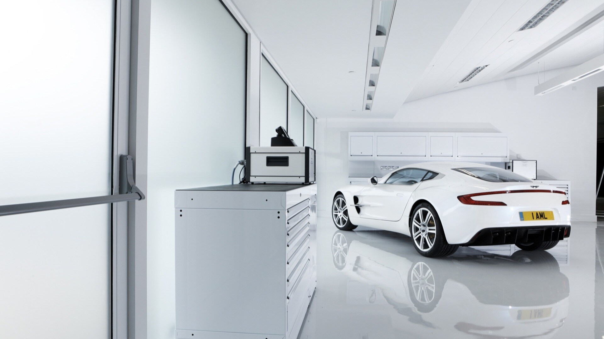 Aston Martin-One-77-2013-STD Exterior