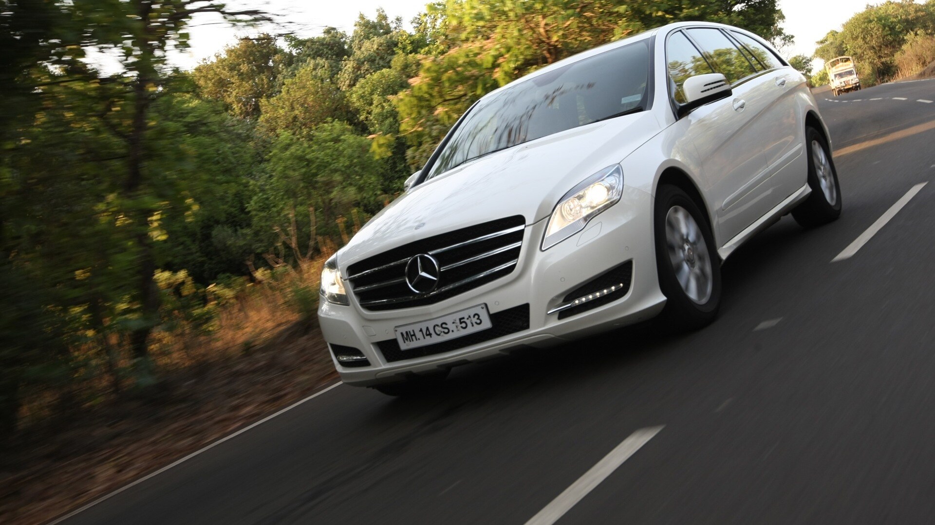 Mercedes-Benz-R class-2012-R-350-CDI-4MATIC-Exterior