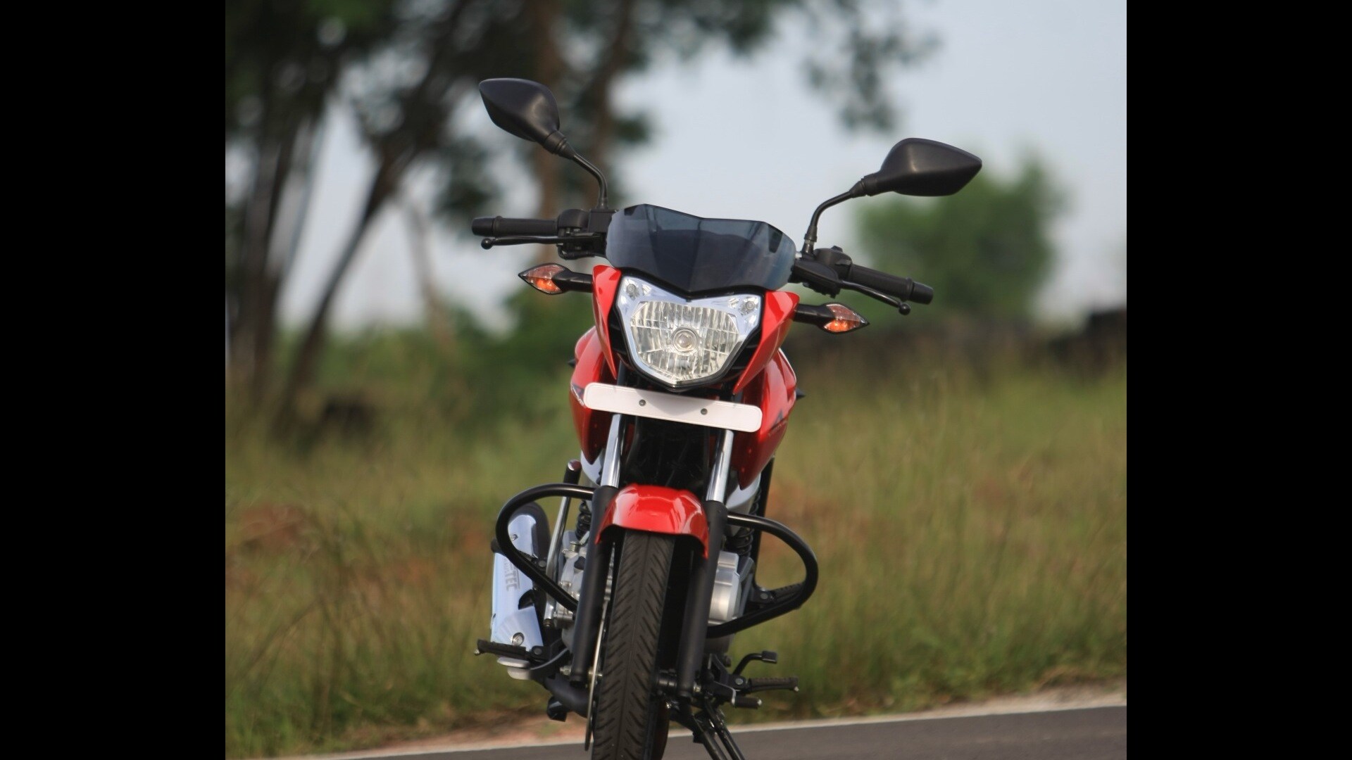 Bajaj Pulsar 135 LS 2013 STD Compare