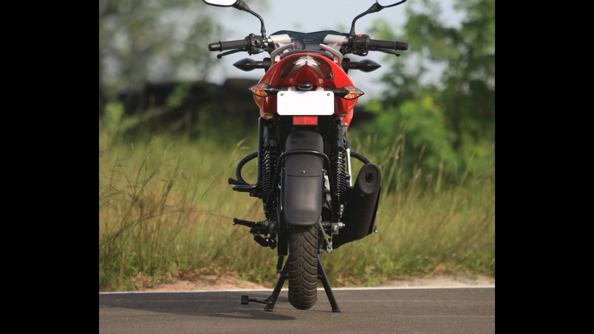 Bajaj Pulsar 135 LS 2013 STD Compare