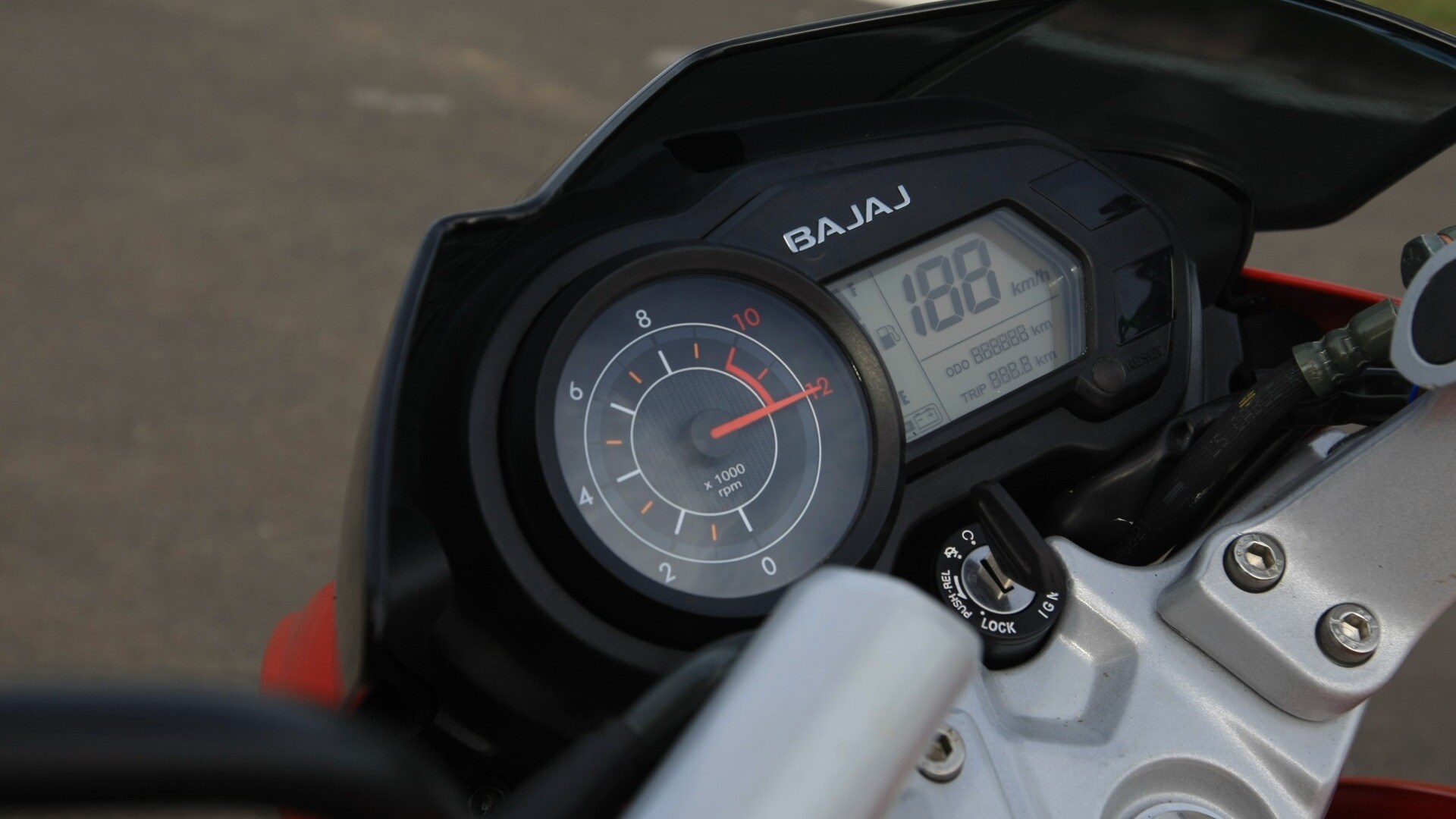 Bajaj Pulsar 135 LS 2013 STD Compare