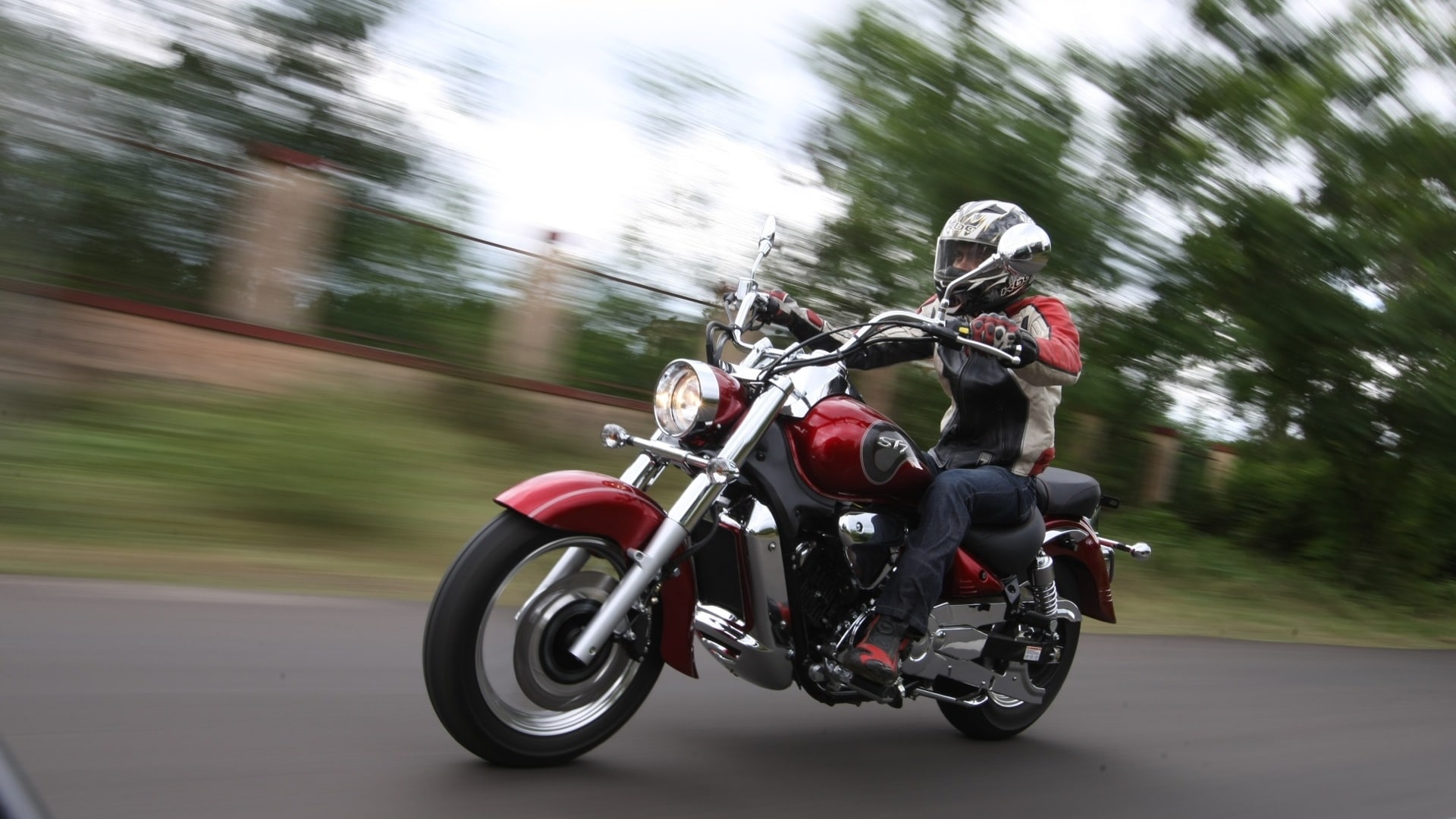 Hyosung ST7 2013 STD Exterior