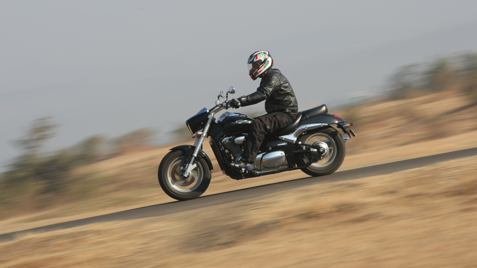 Suzuki Intruder M800 2013 STD Exterior