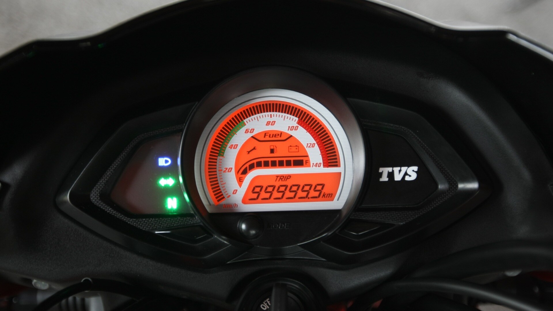 TVS Phoenix 2013 Exterior