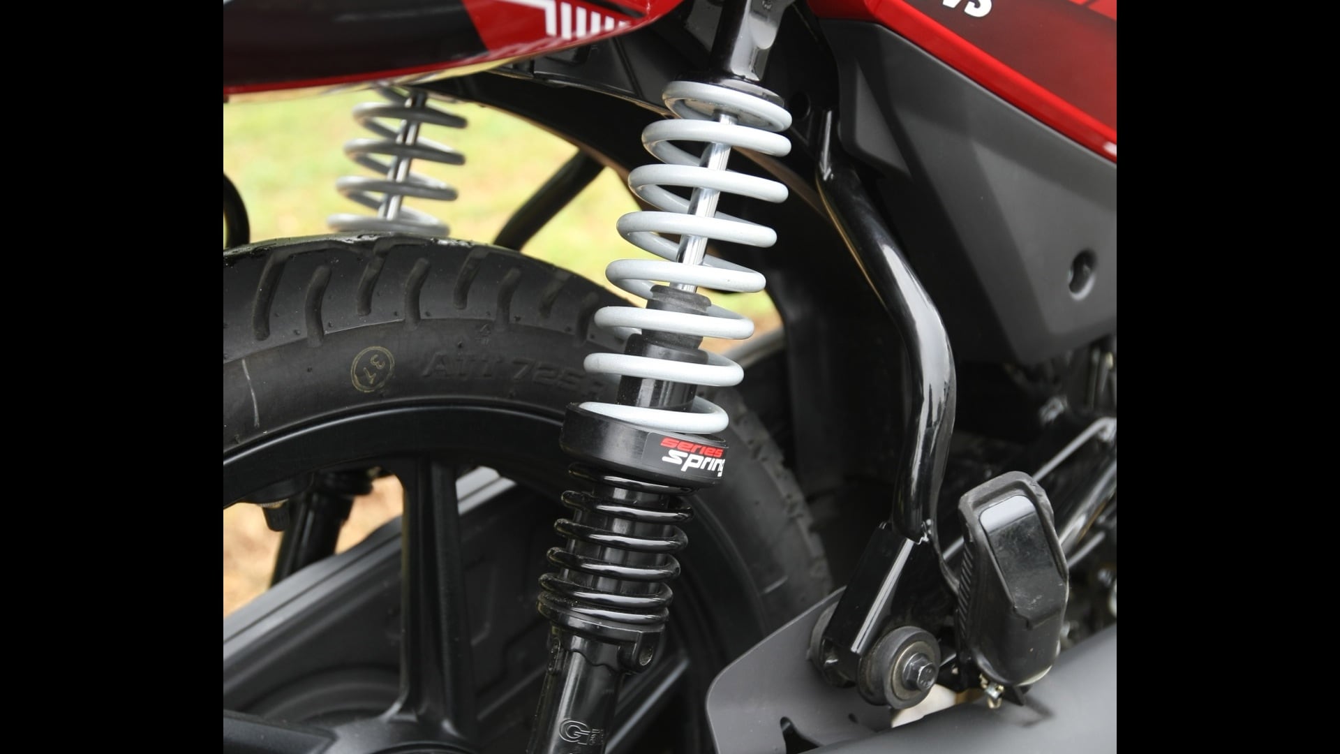 TVS Phoenix 2013 Exterior