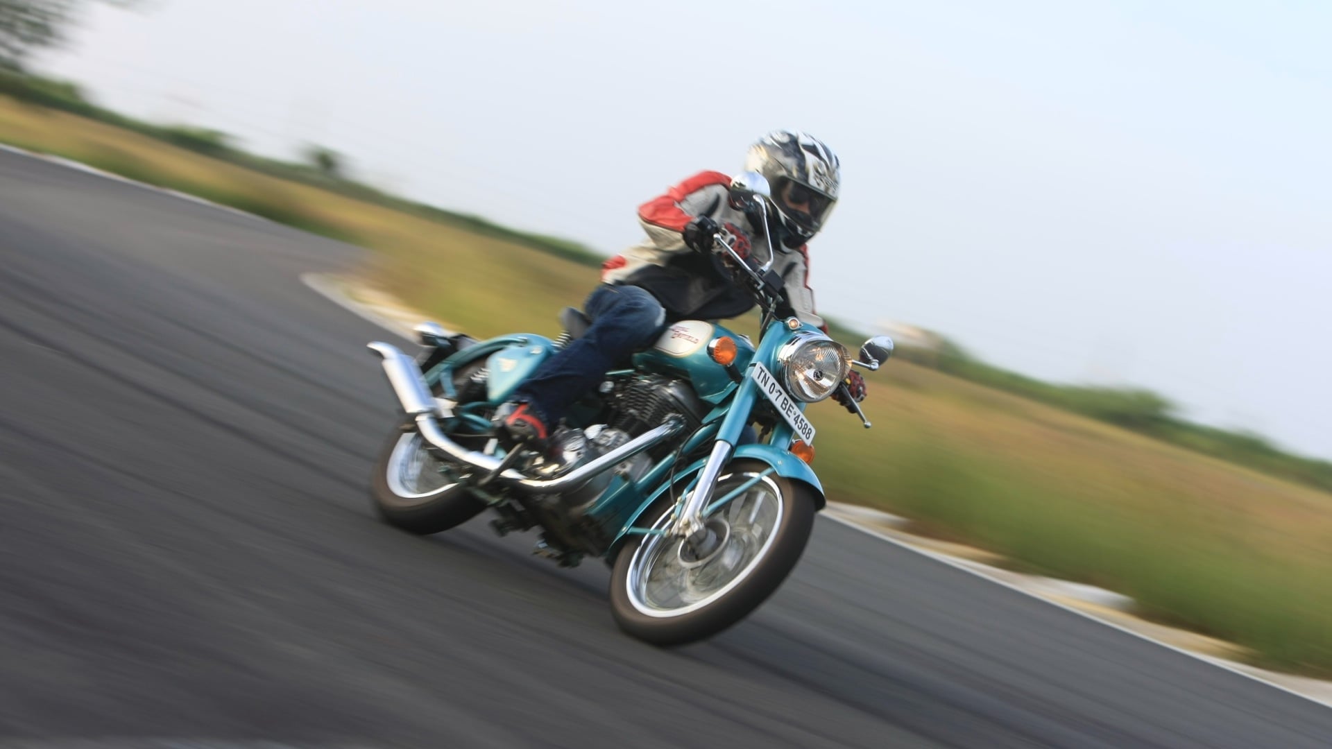 Royal Enfield Classic 500 2013 STD Exterior