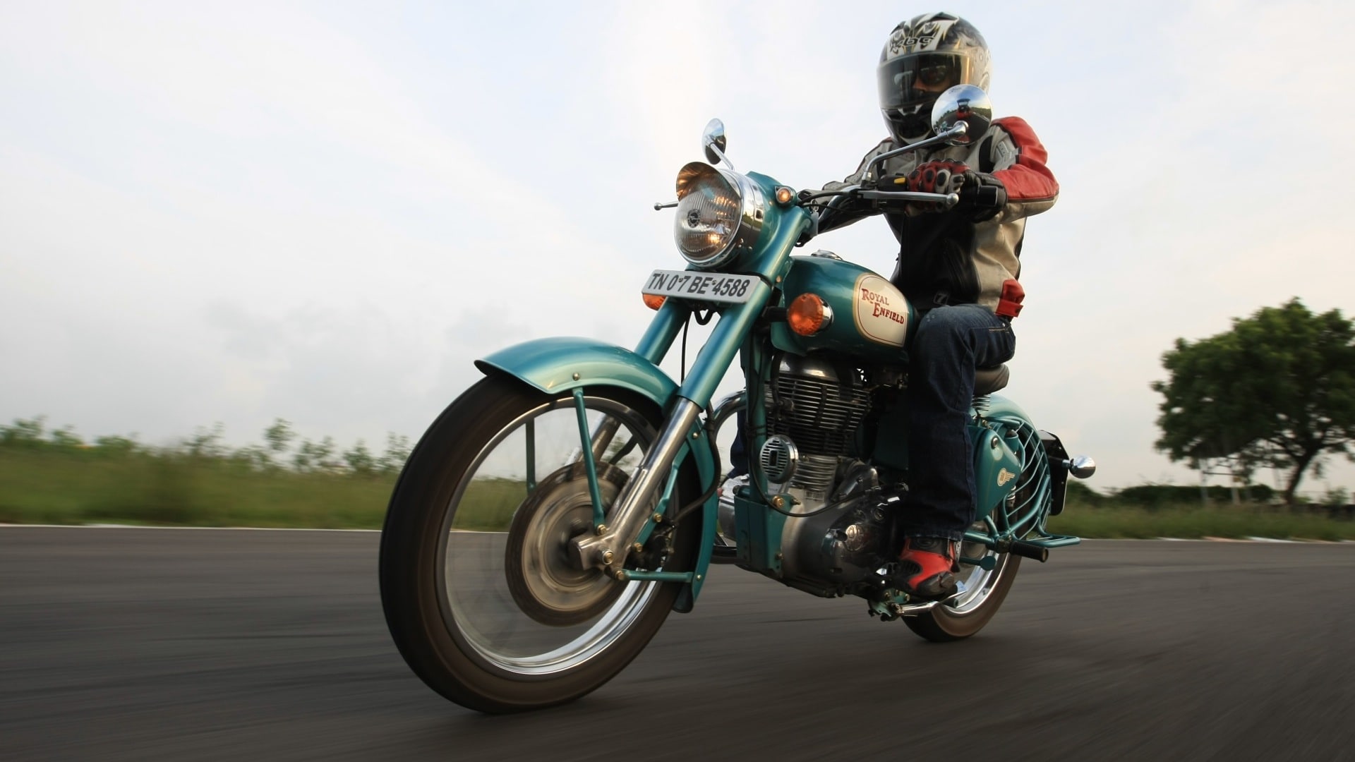 Royal Enfield Classic 500 2013 STD Exterior