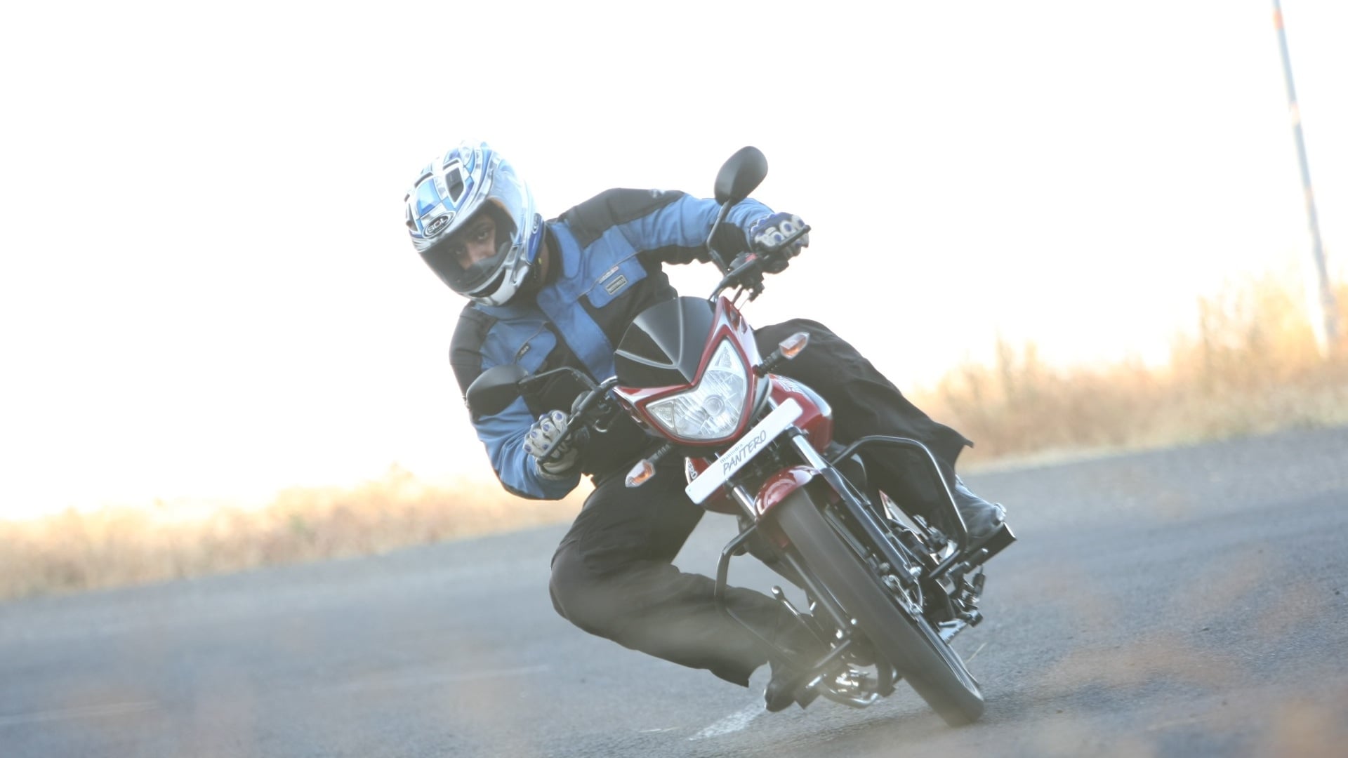 Mahindra Pantero 2013 Exterior