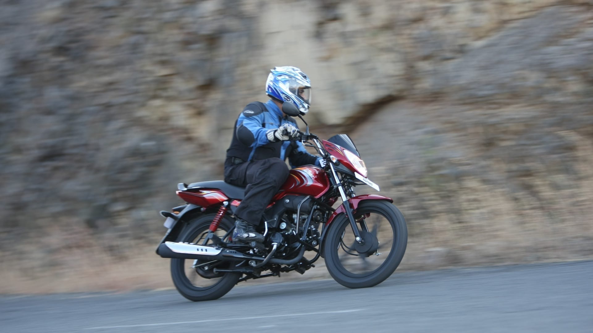 Mahindra Pantero 2013 Exterior