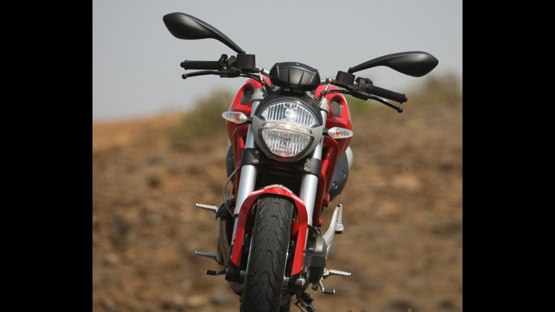 Ducati Monster 795 2013 STD Compare