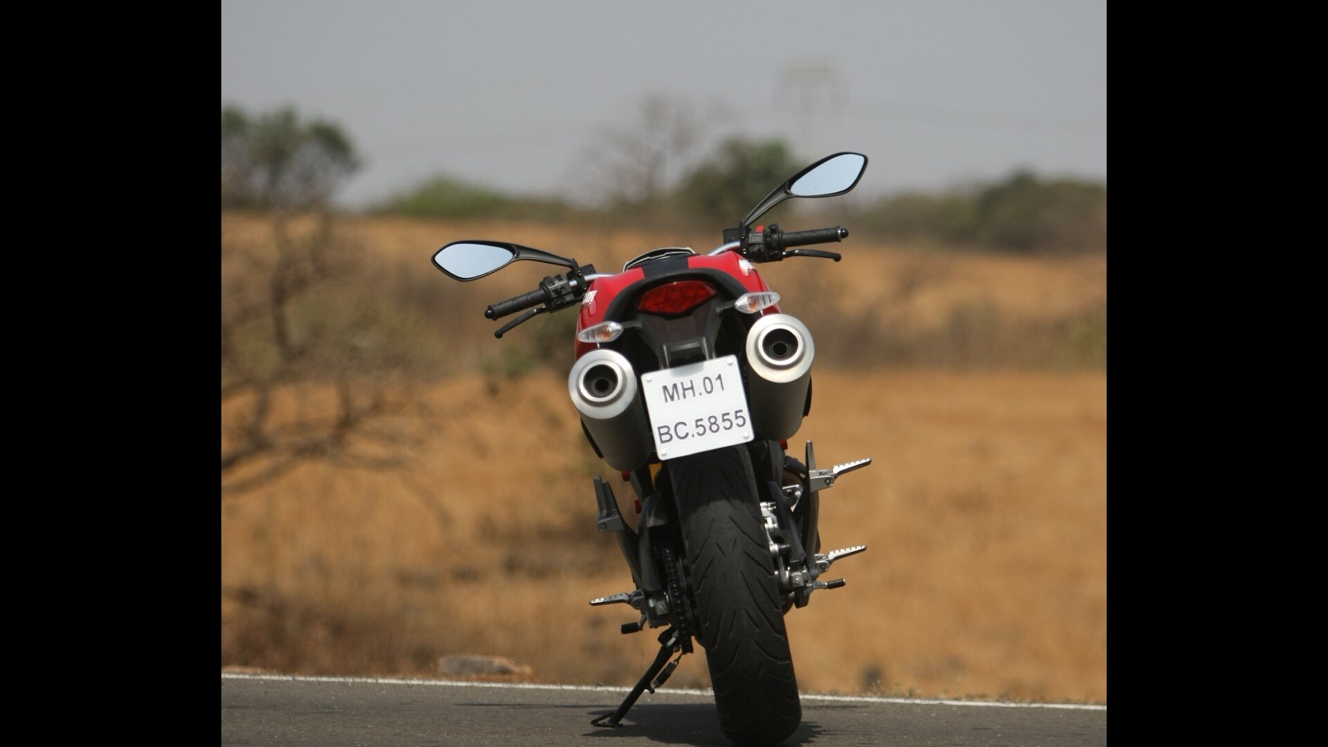 Ducati Monster 795 2013 STD Compare