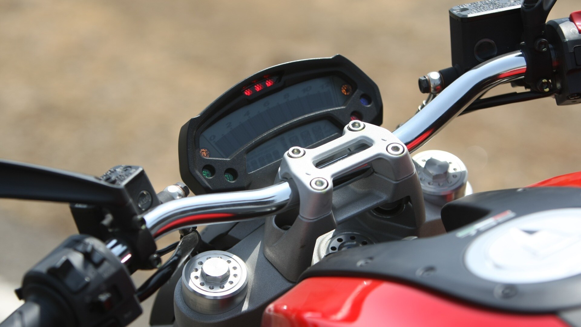 Ducati Monster 795 2013 STD Compare