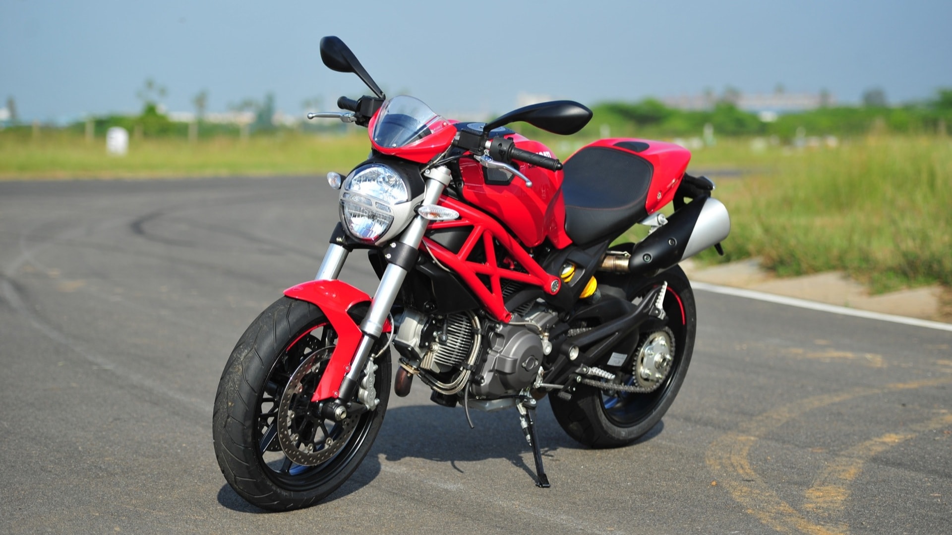 Ducati Monster 796 2013 STD Compare