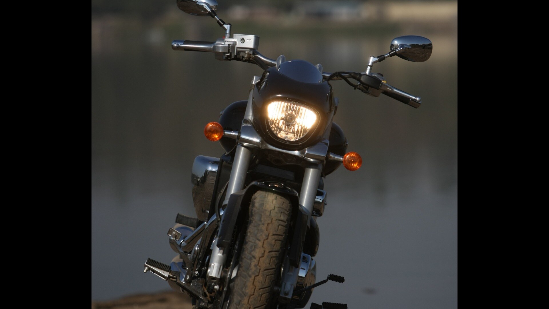 Suzuki Intruder M800 2013 STD Compare