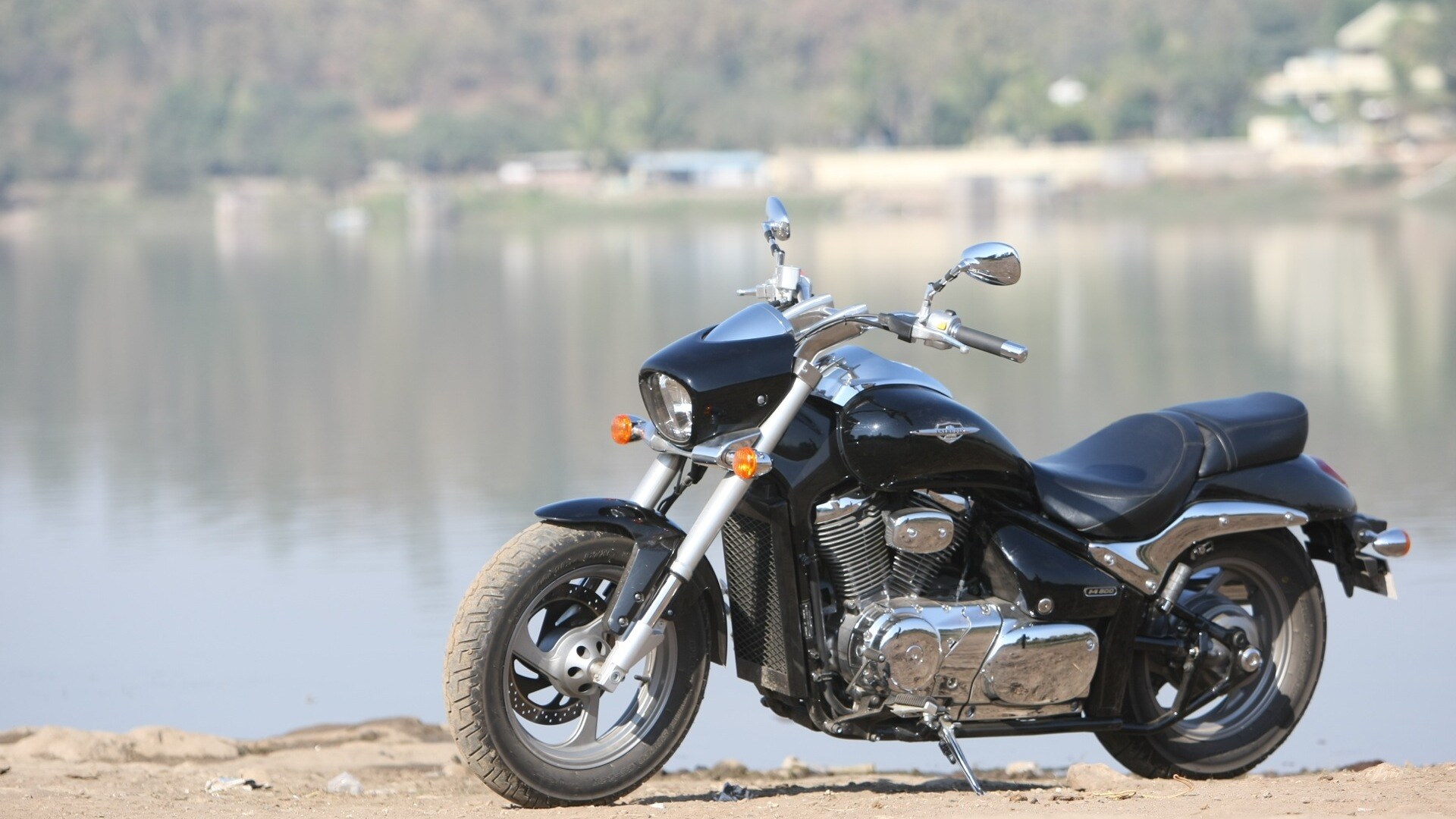 Suzuki Intruder M800 2013 STD Compare