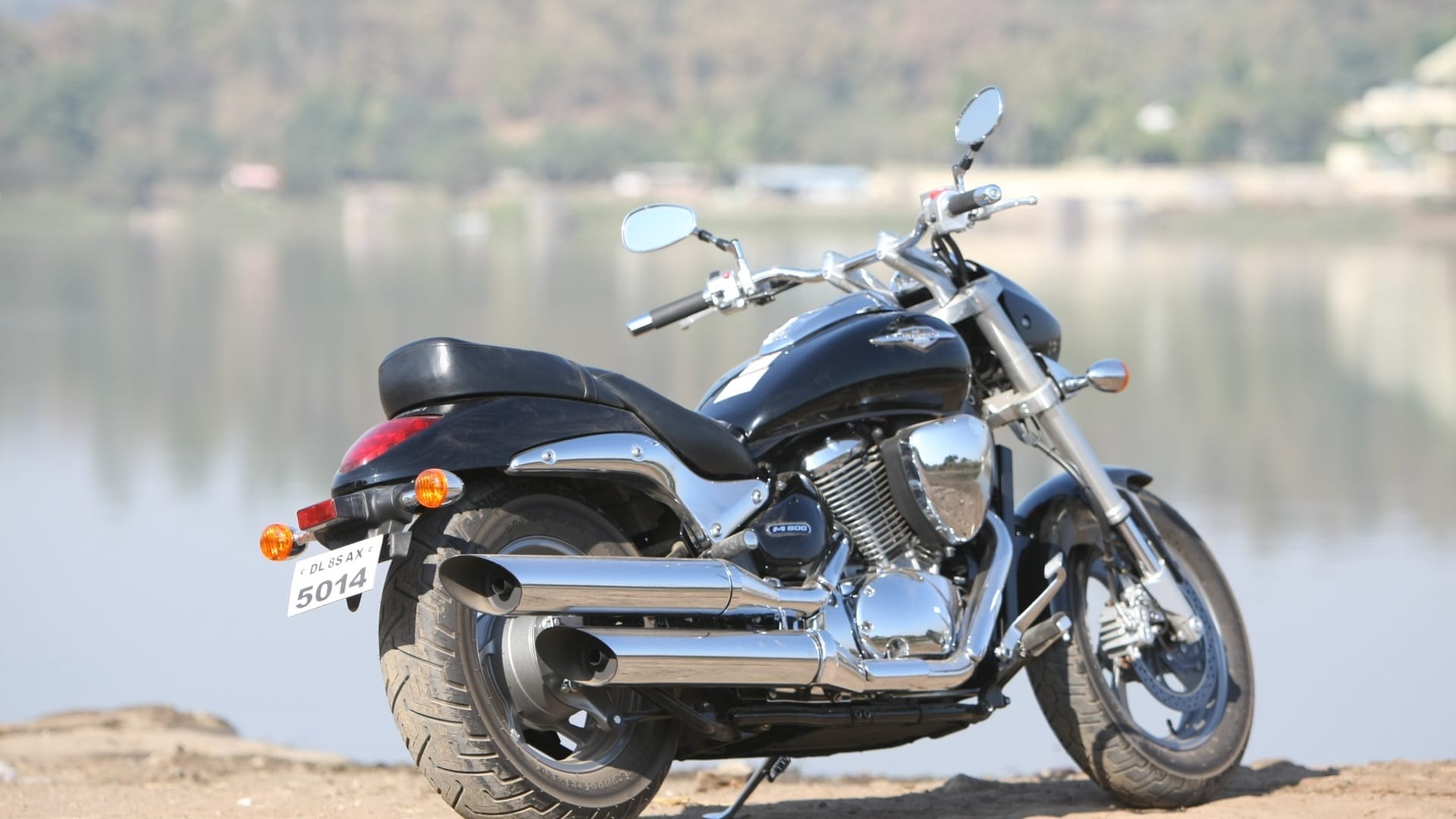 Suzuki Intruder M800 2013 STD Compare