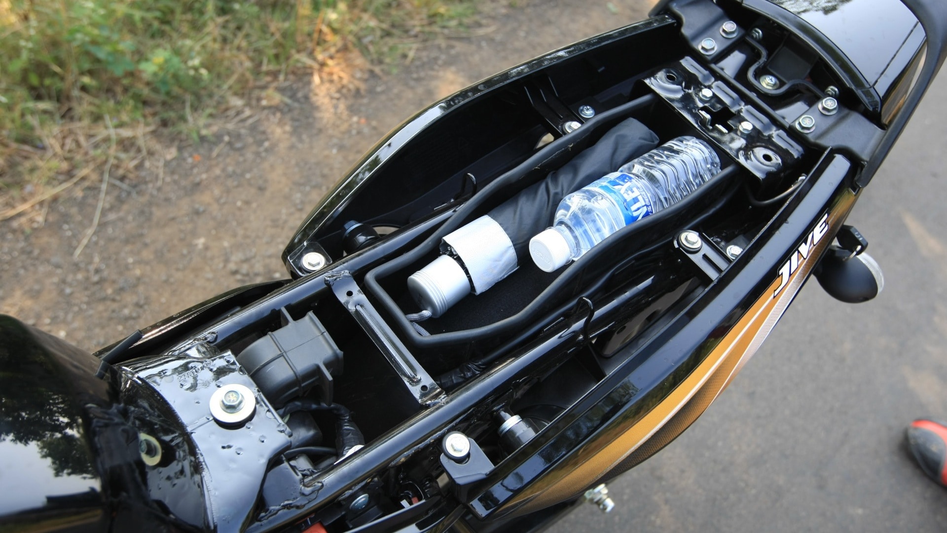 TVS Jive 2013 STD Exterior