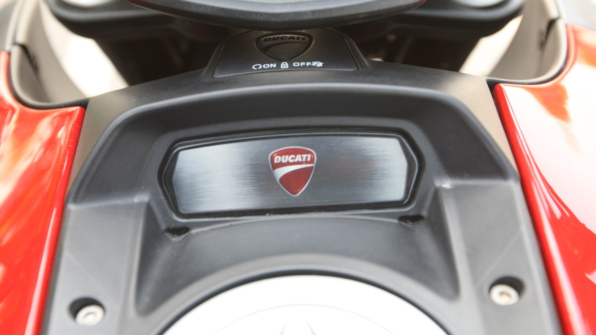 Ducati Diavel 2013 Carbon Exterior