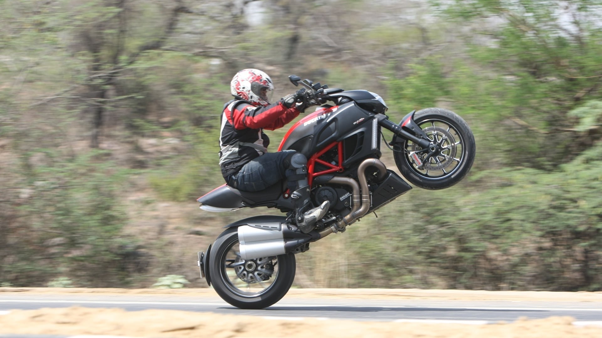 Ducati Diavel 2013 Carbon Exterior