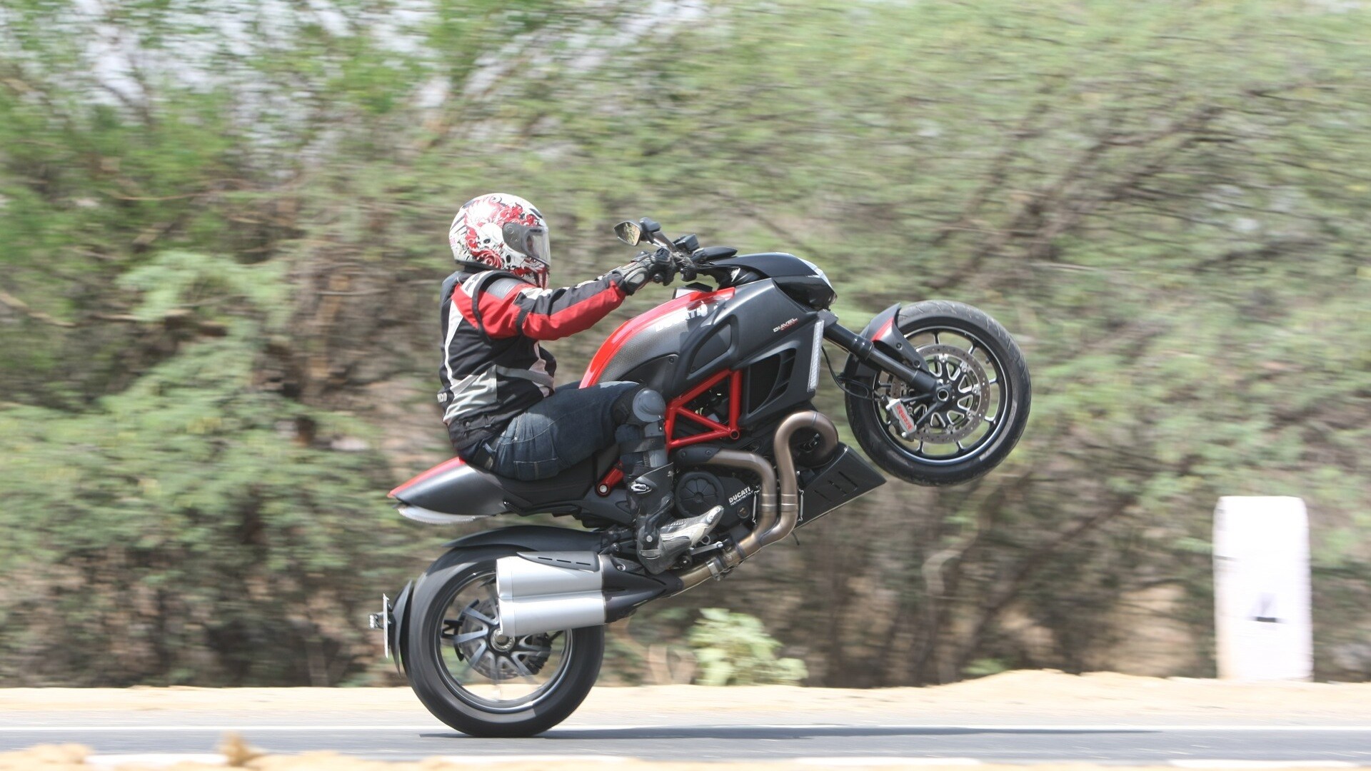 Ducati Diavel 2013 Carbon Exterior