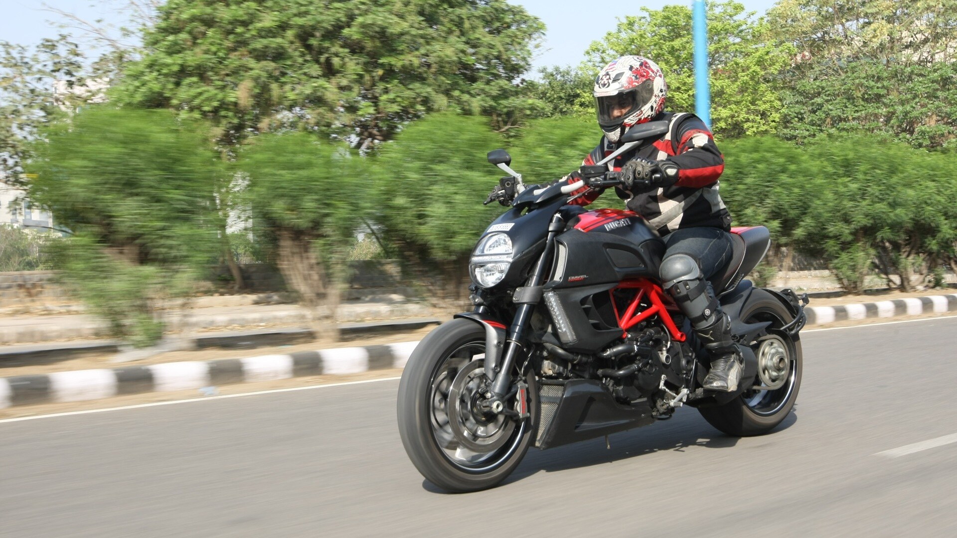 Ducati Diavel 2013 Carbon Exterior