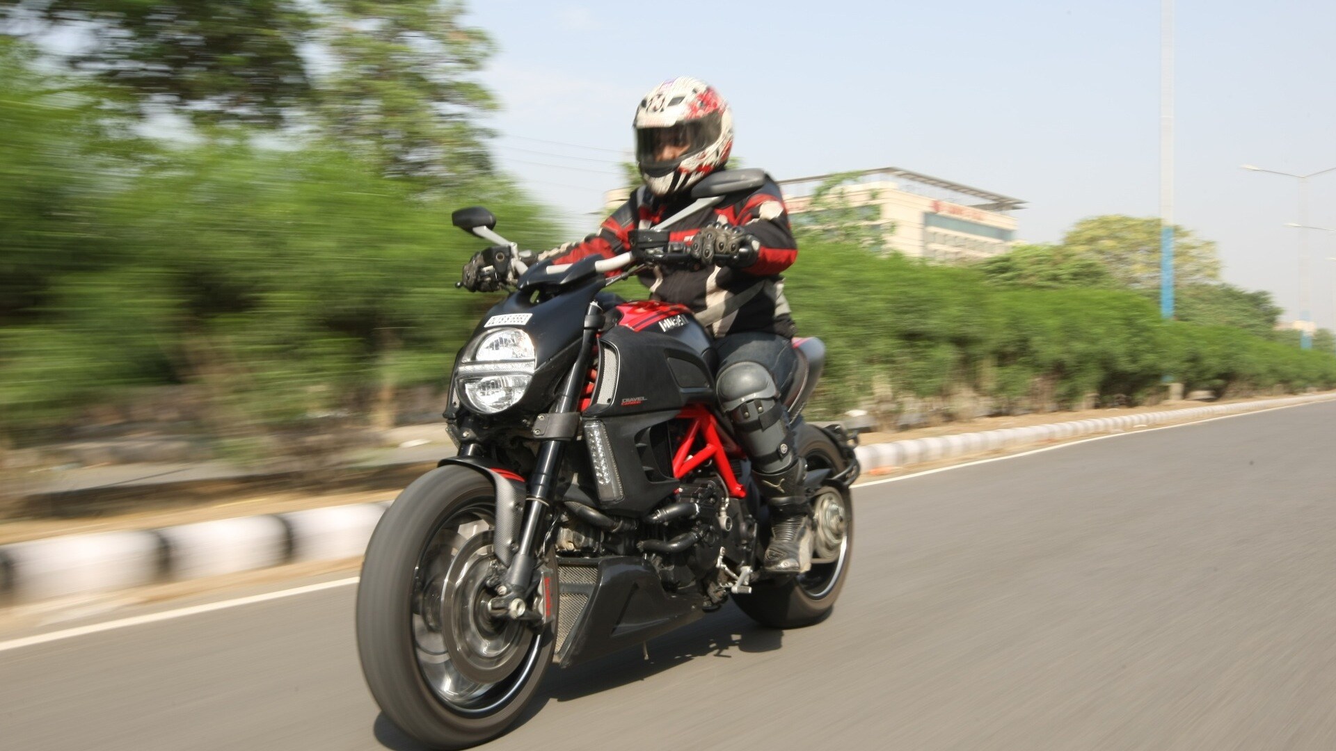 Ducati Diavel 2013 Carbon Exterior