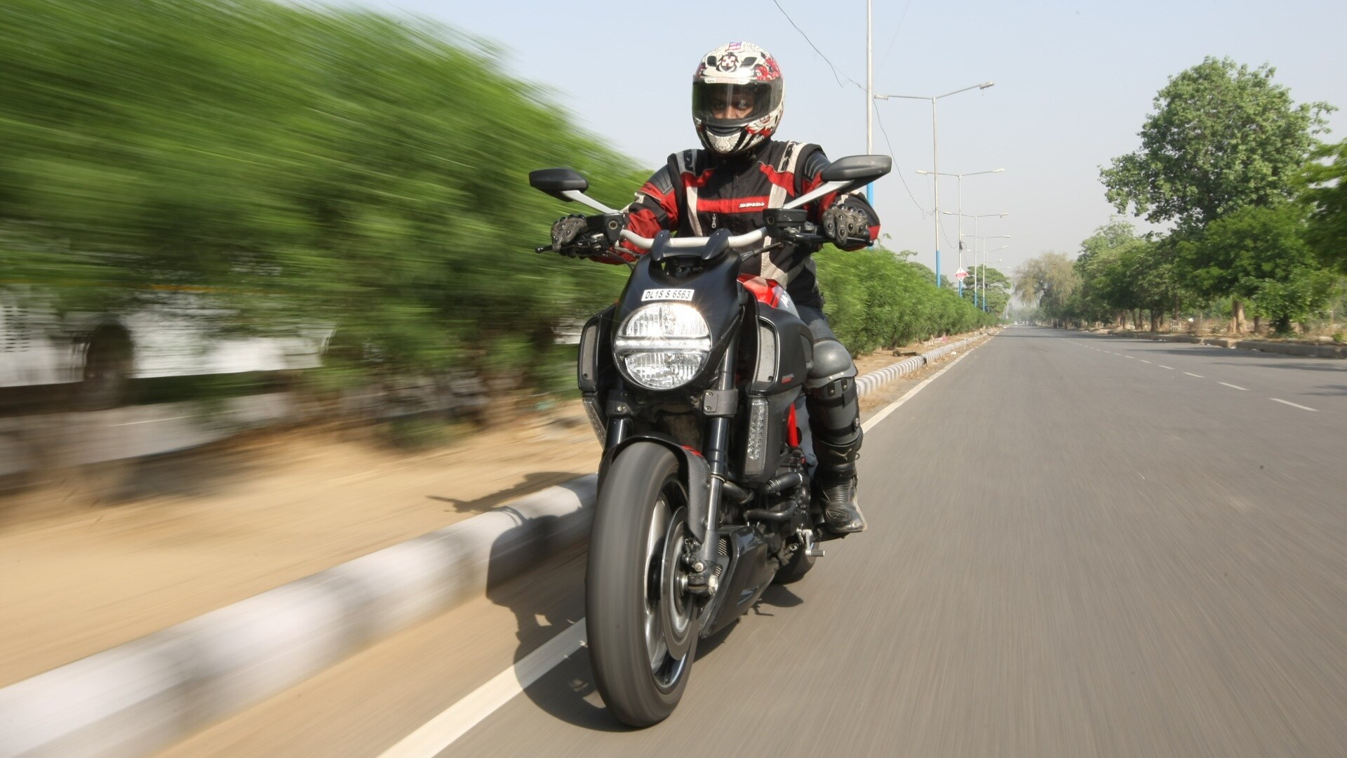 Ducati Diavel 2013 Carbon Exterior