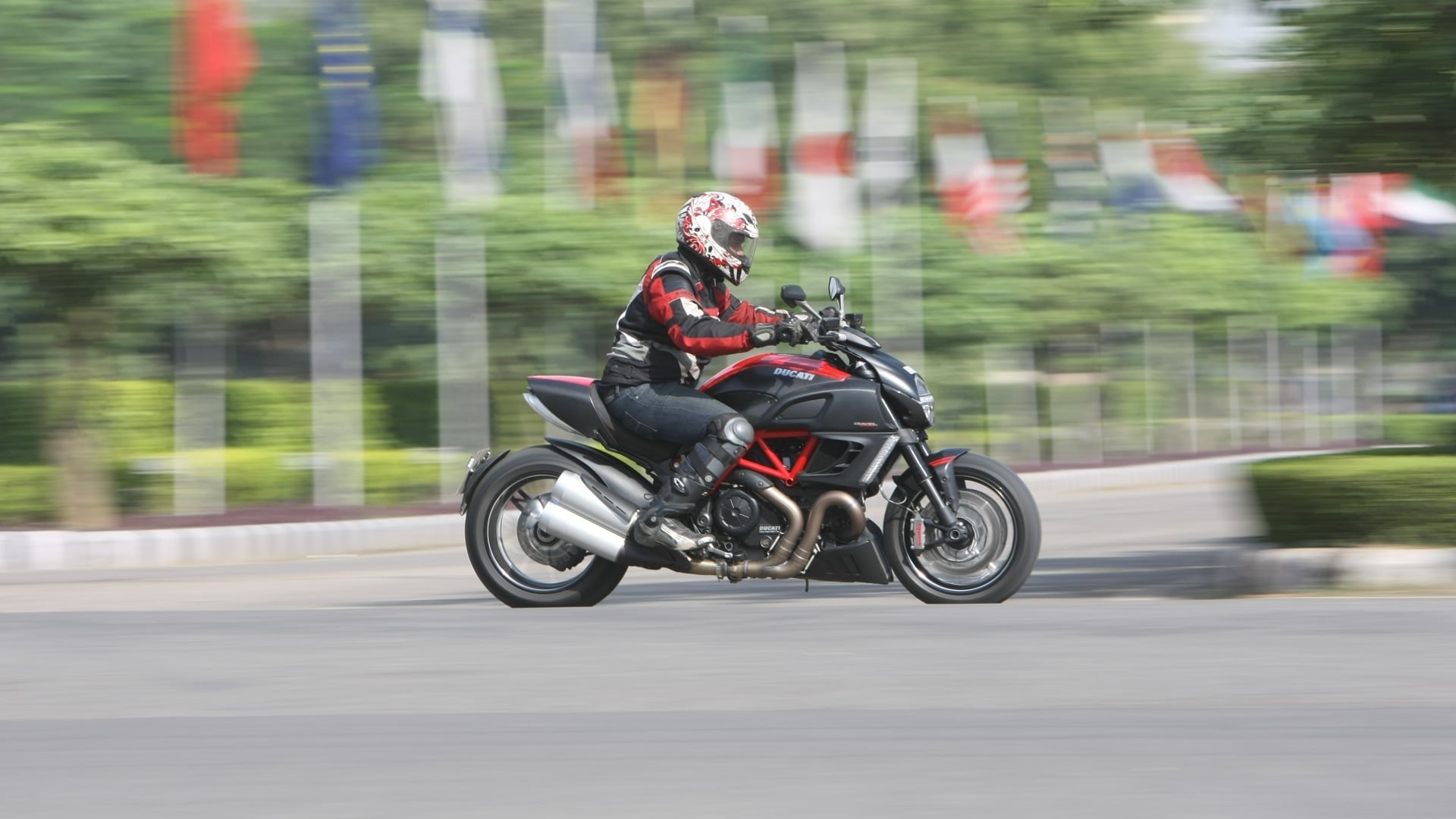 Ducati Diavel 2013 Carbon Exterior