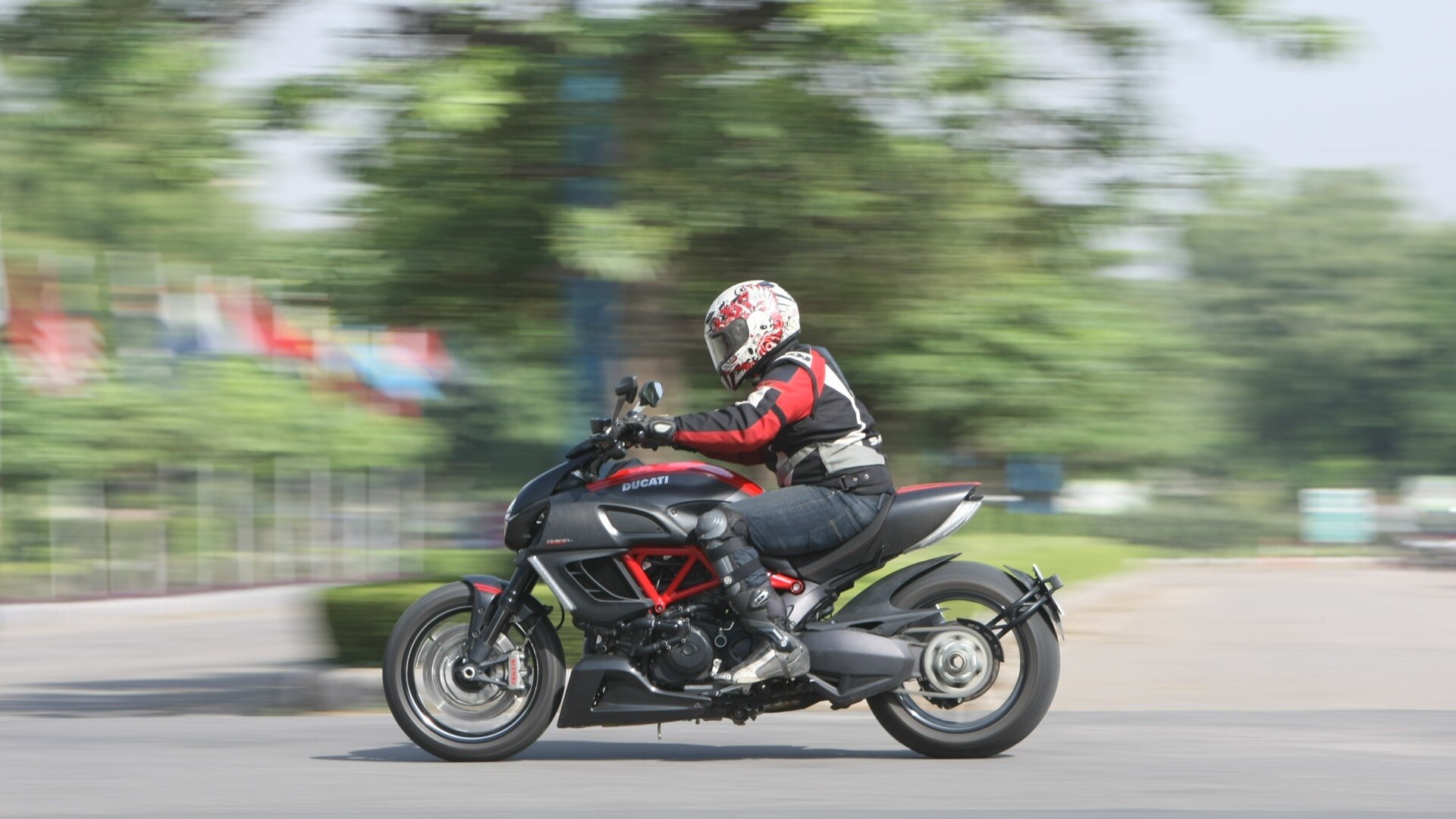 Ducati Diavel 2013 Carbon Exterior