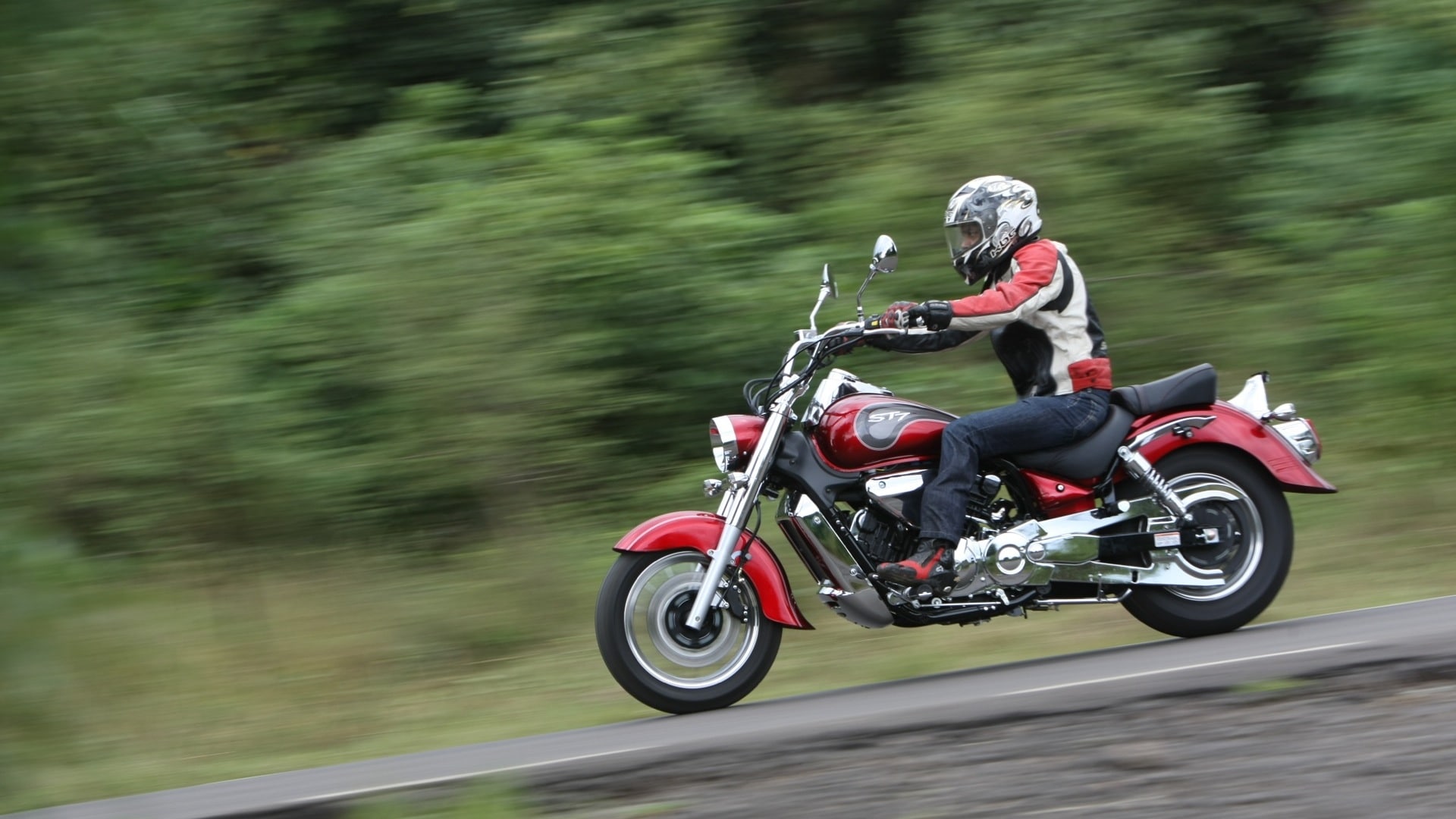 Hyosung ST7 2013 STD Exterior